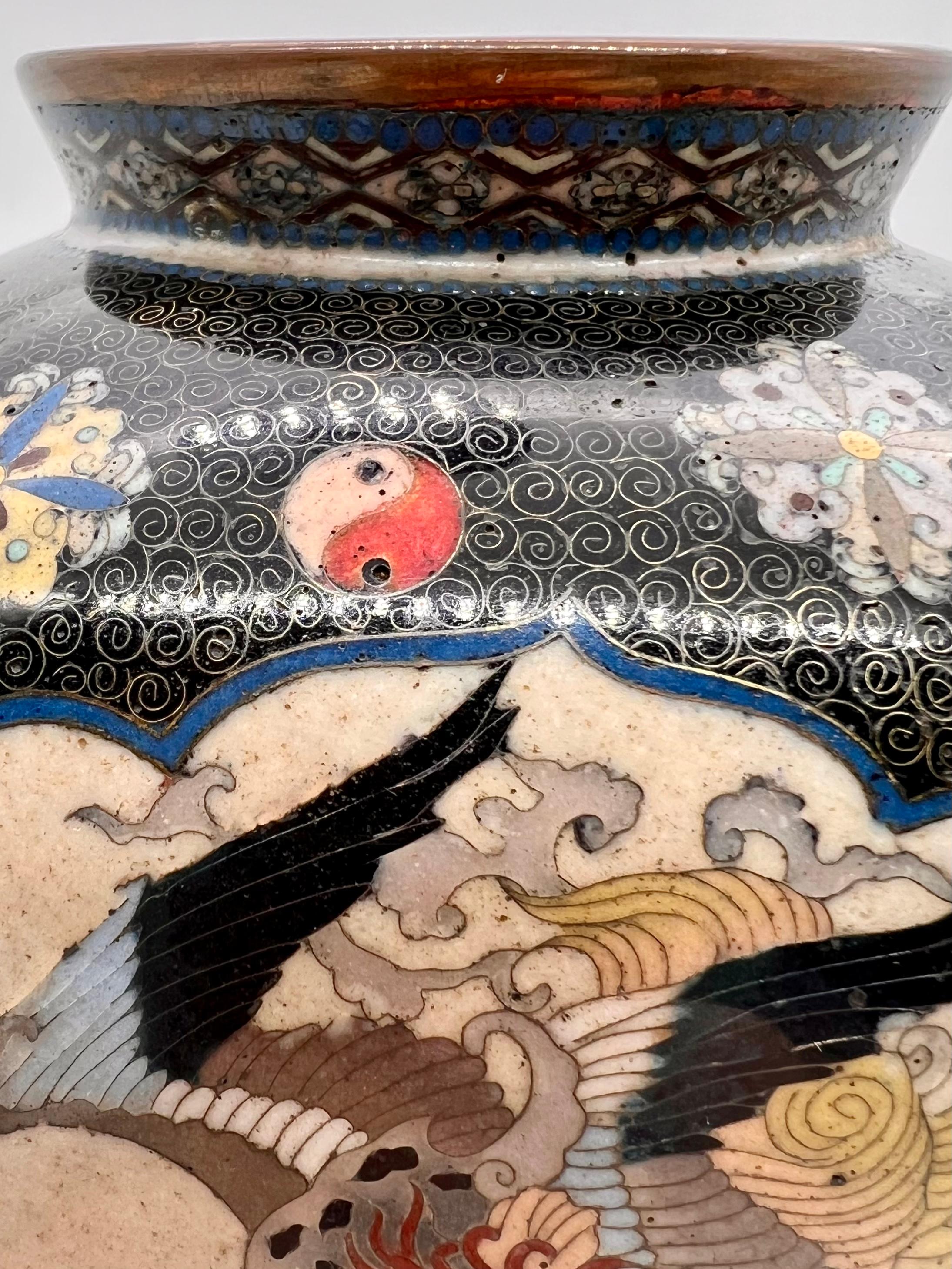 Vase et couvercle en émail cloisonné japonais. Période Meiji  en vente 13