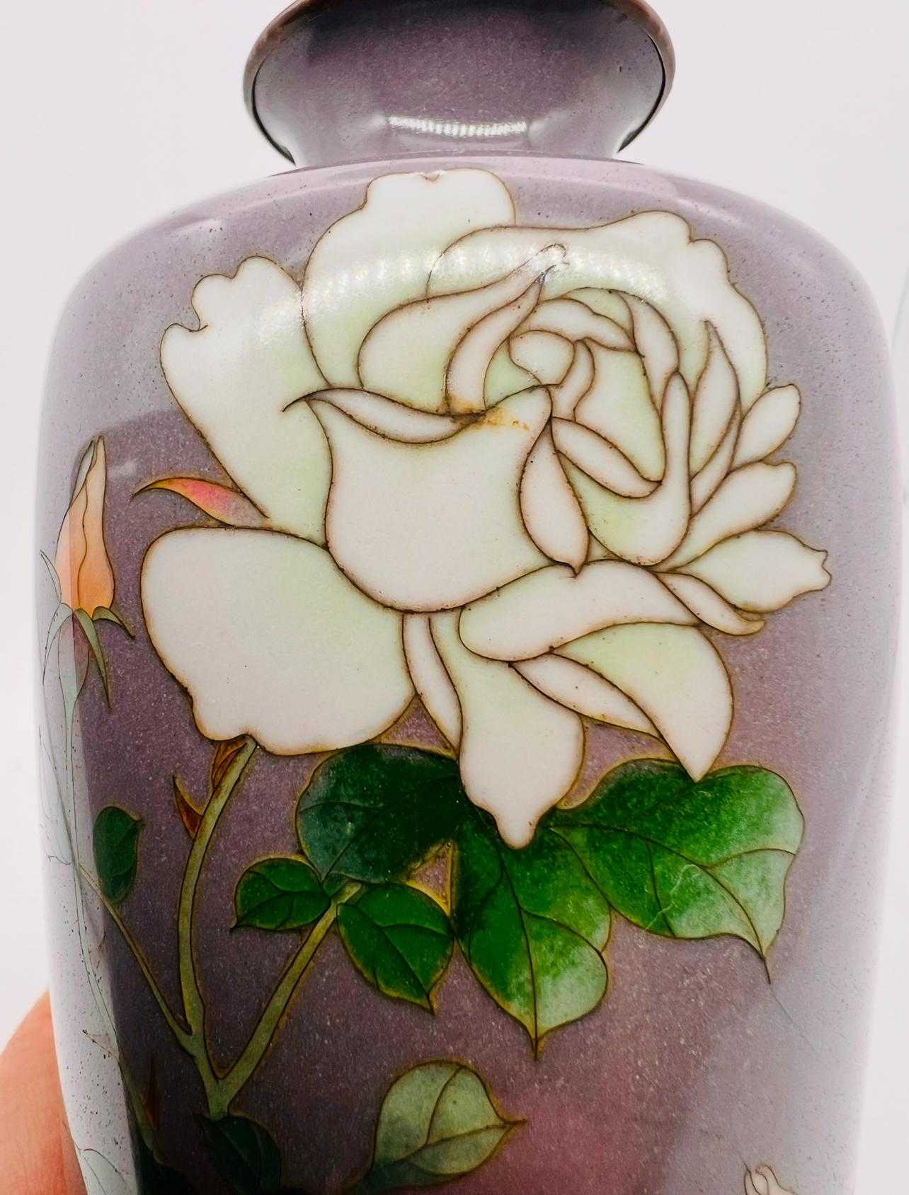 Fino jarrón japonés de esmalte cloisonné de OTA TOSHIRO . Periodo Meiji Japonés en venta