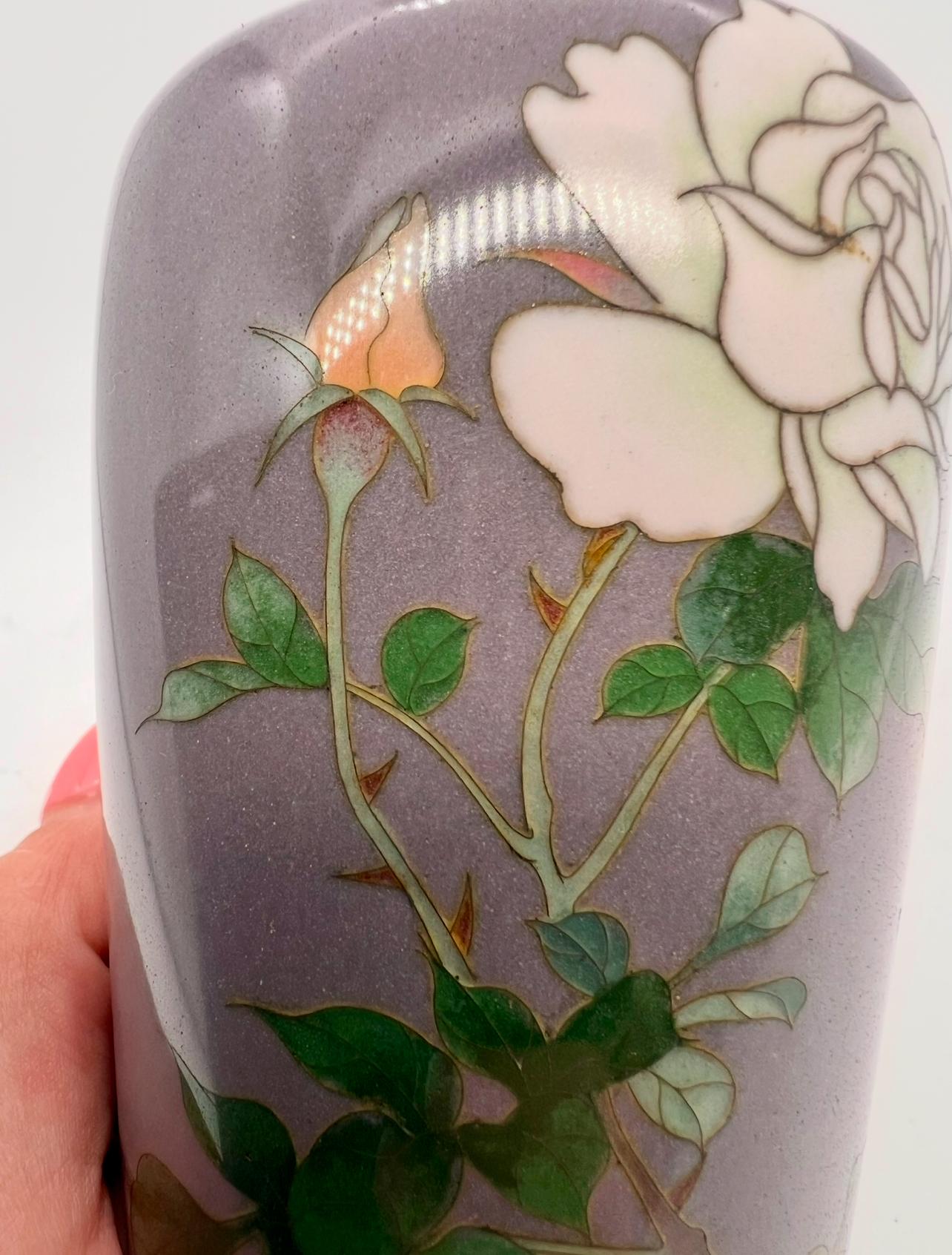 Fino jarrón japonés de esmalte cloisonné de OTA TOSHIRO . Periodo Meiji Cloissoné en venta