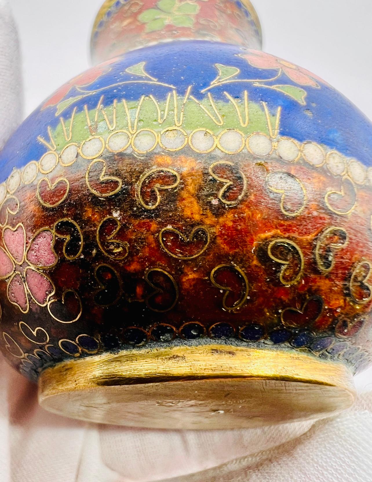 Feine japanische Cloisonné-Emaille-Vase im Stil des frühen Namikawa Yasuyuki im Angebot 9