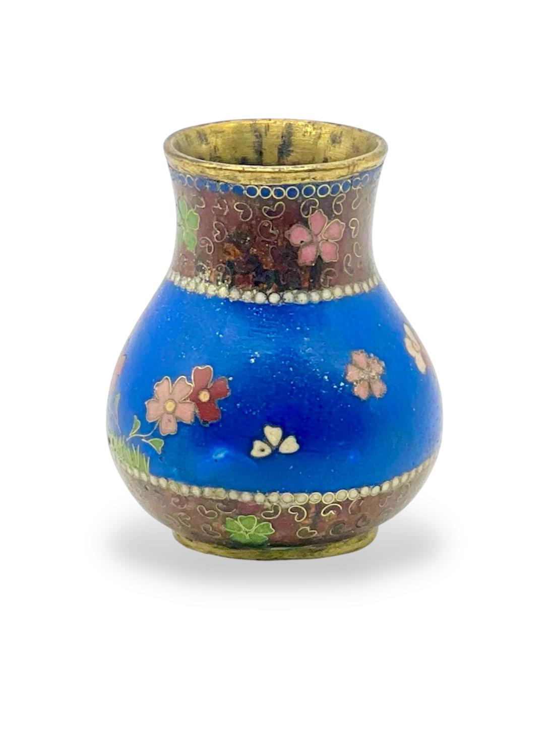 Feine japanische Cloisonné-Emaille-Vase im Stil des frühen Namikawa Yasuyuki (Japanisch) im Angebot