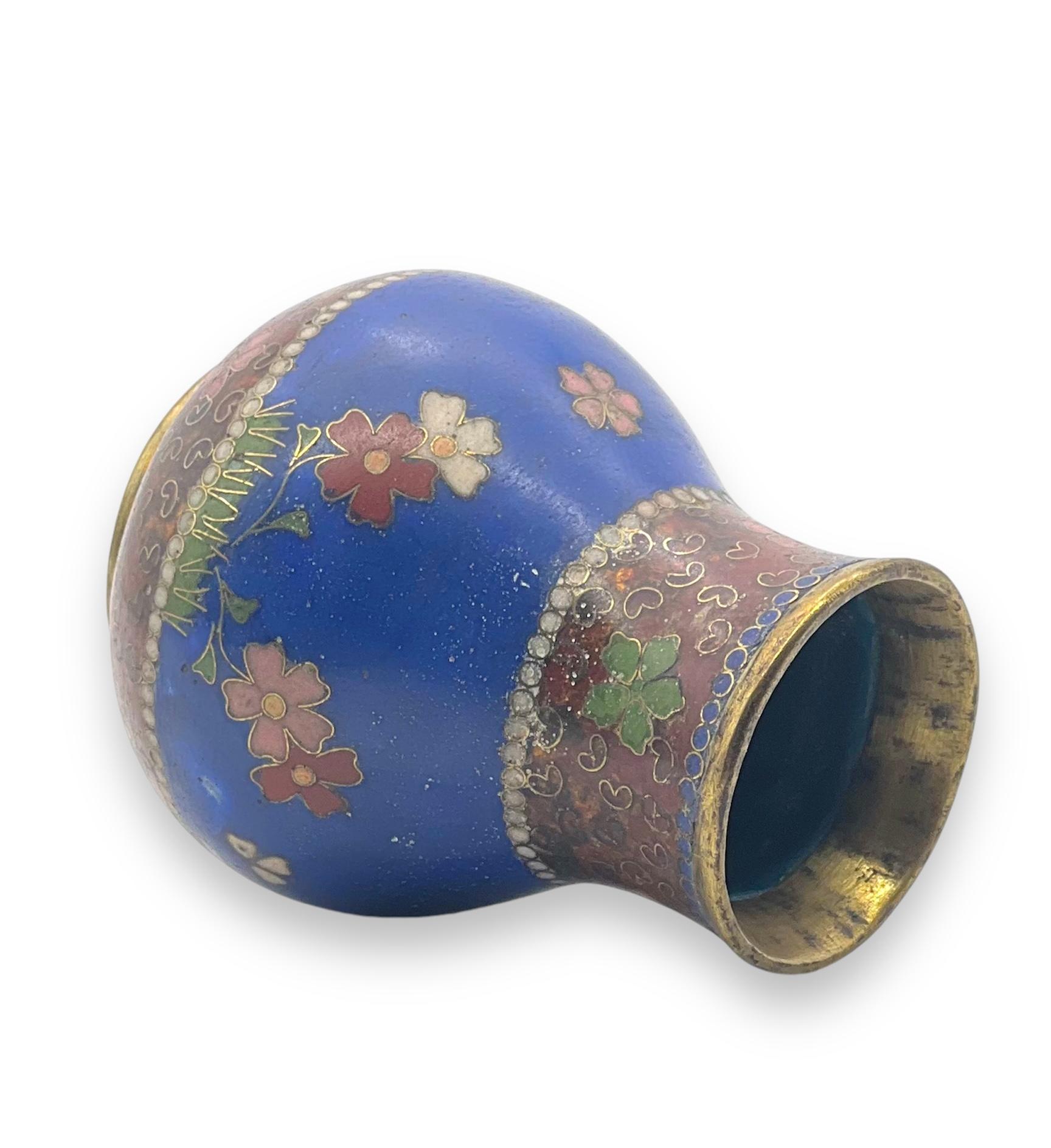 Feine japanische Cloisonné-Emaille-Vase im Stil des frühen Namikawa Yasuyuki im Angebot 1