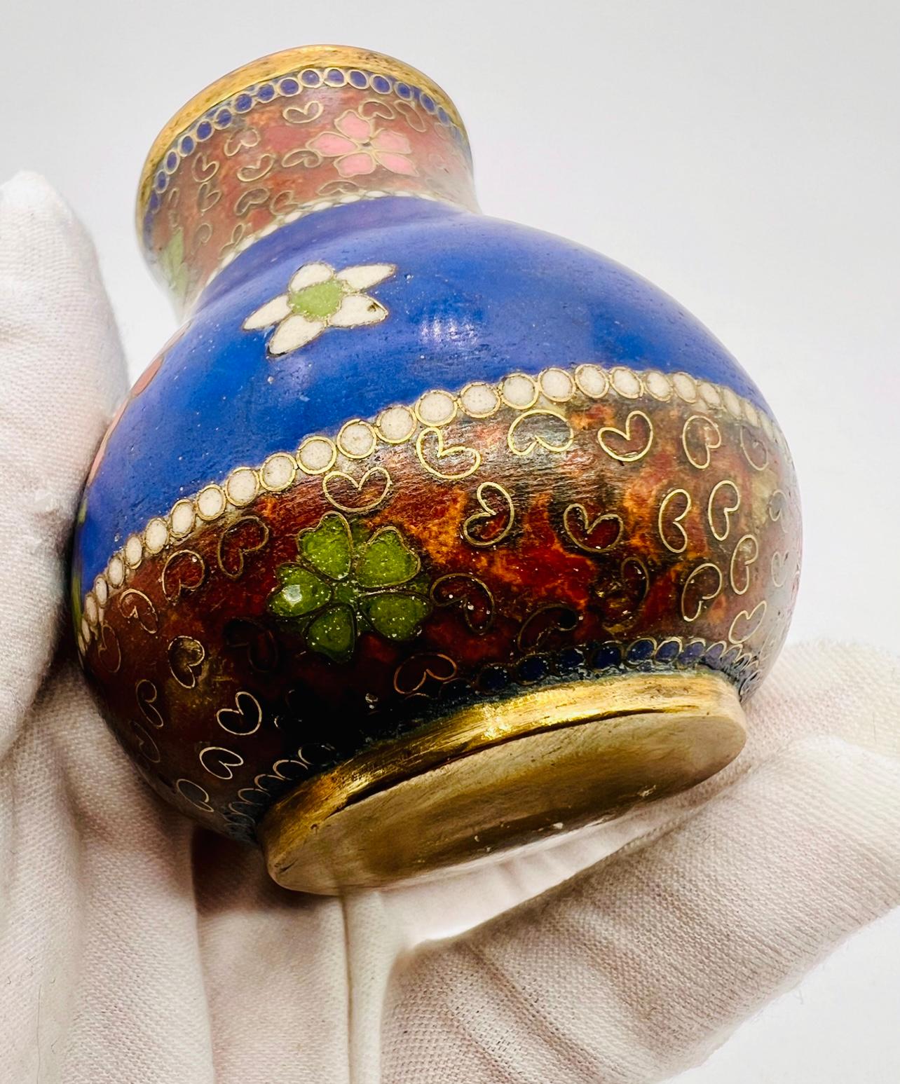 Feine japanische Cloisonné-Emaille-Vase im Stil des frühen Namikawa Yasuyuki im Angebot 3