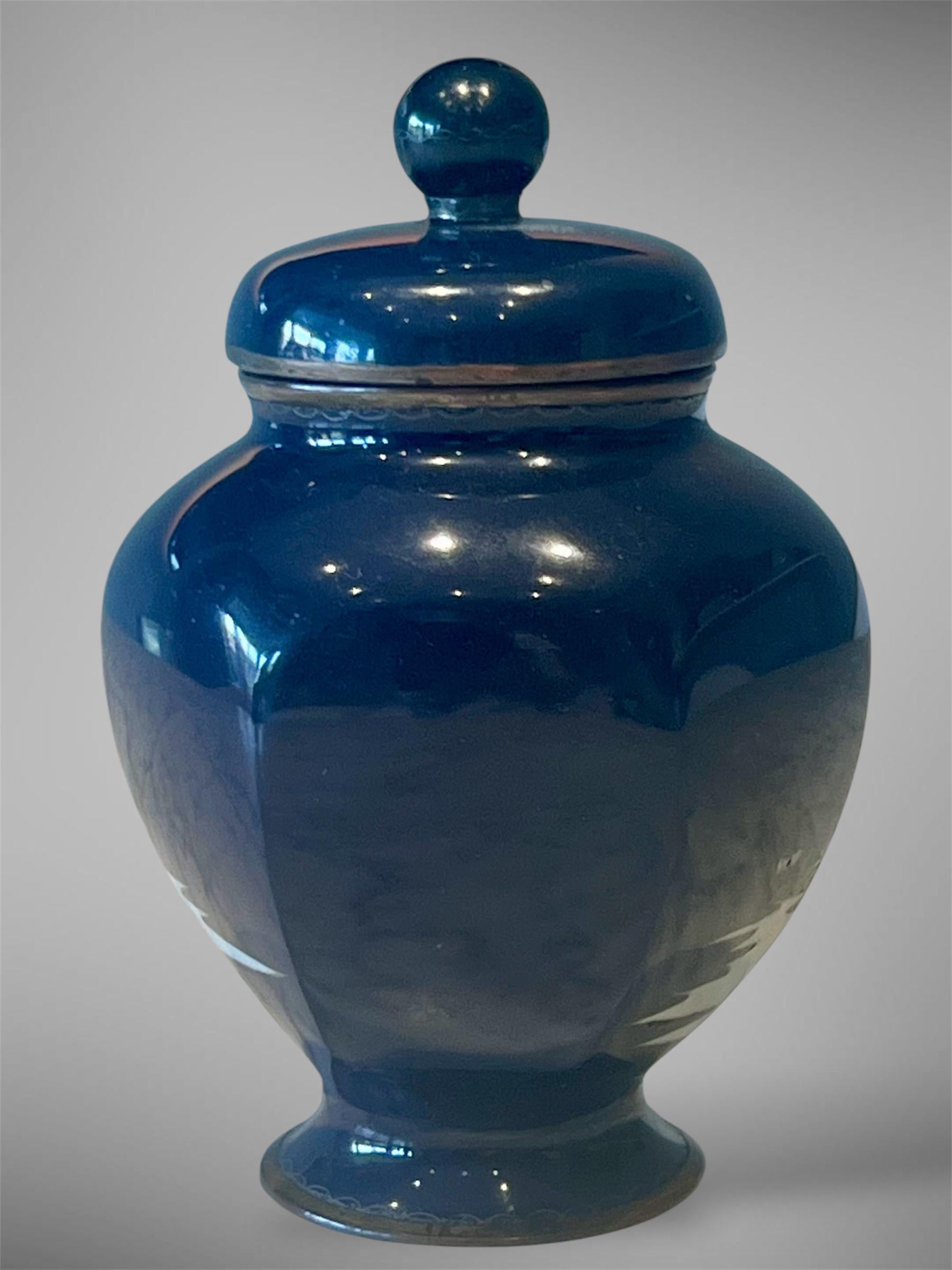 Un raffinato vaso giapponese in cloisonné-ananas con coperchio attribuito ad Ando in vendita 4