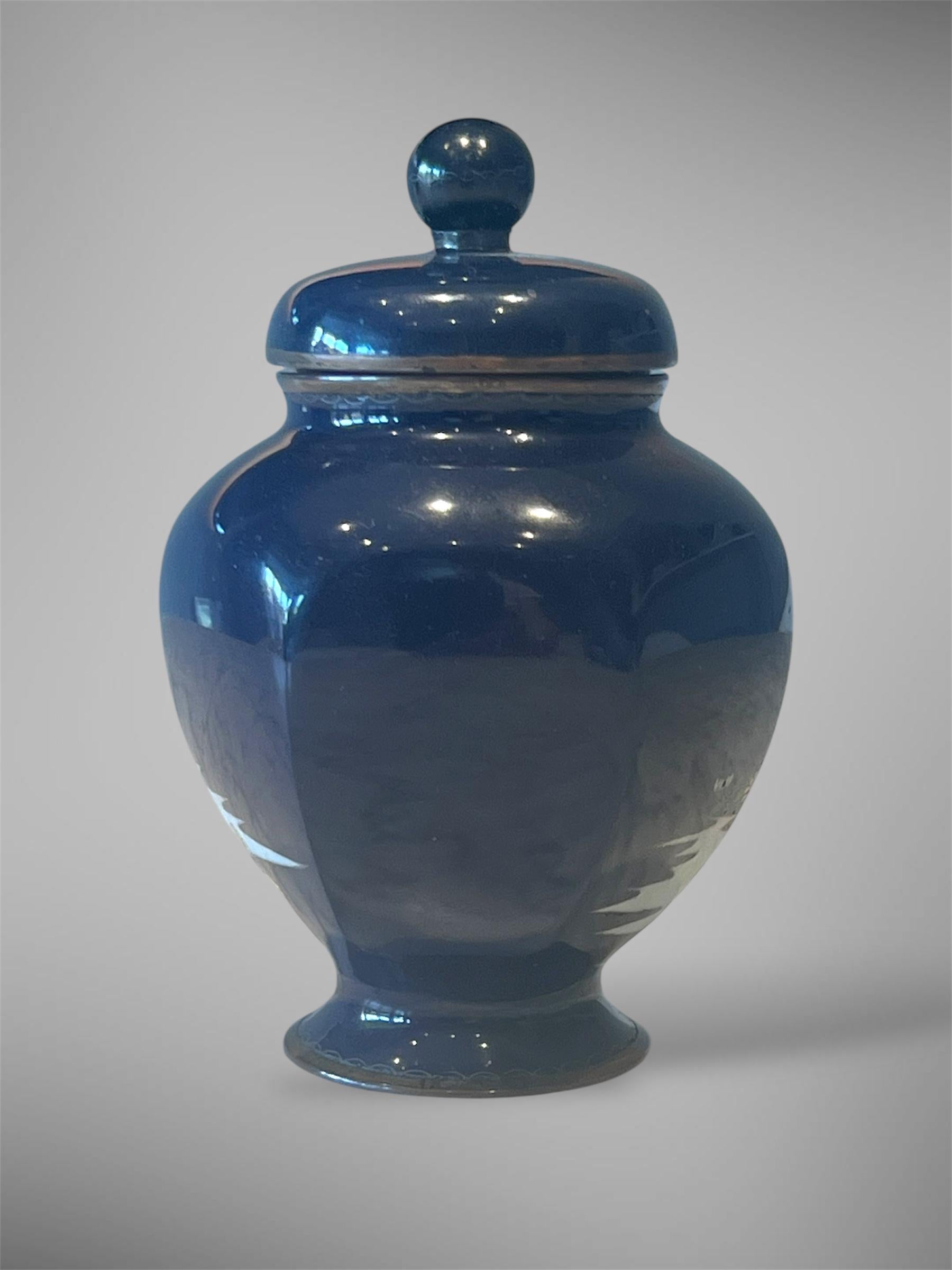 Un raffinato vaso giapponese in cloisonné-ananas con coperchio attribuito ad Ando in vendita 5