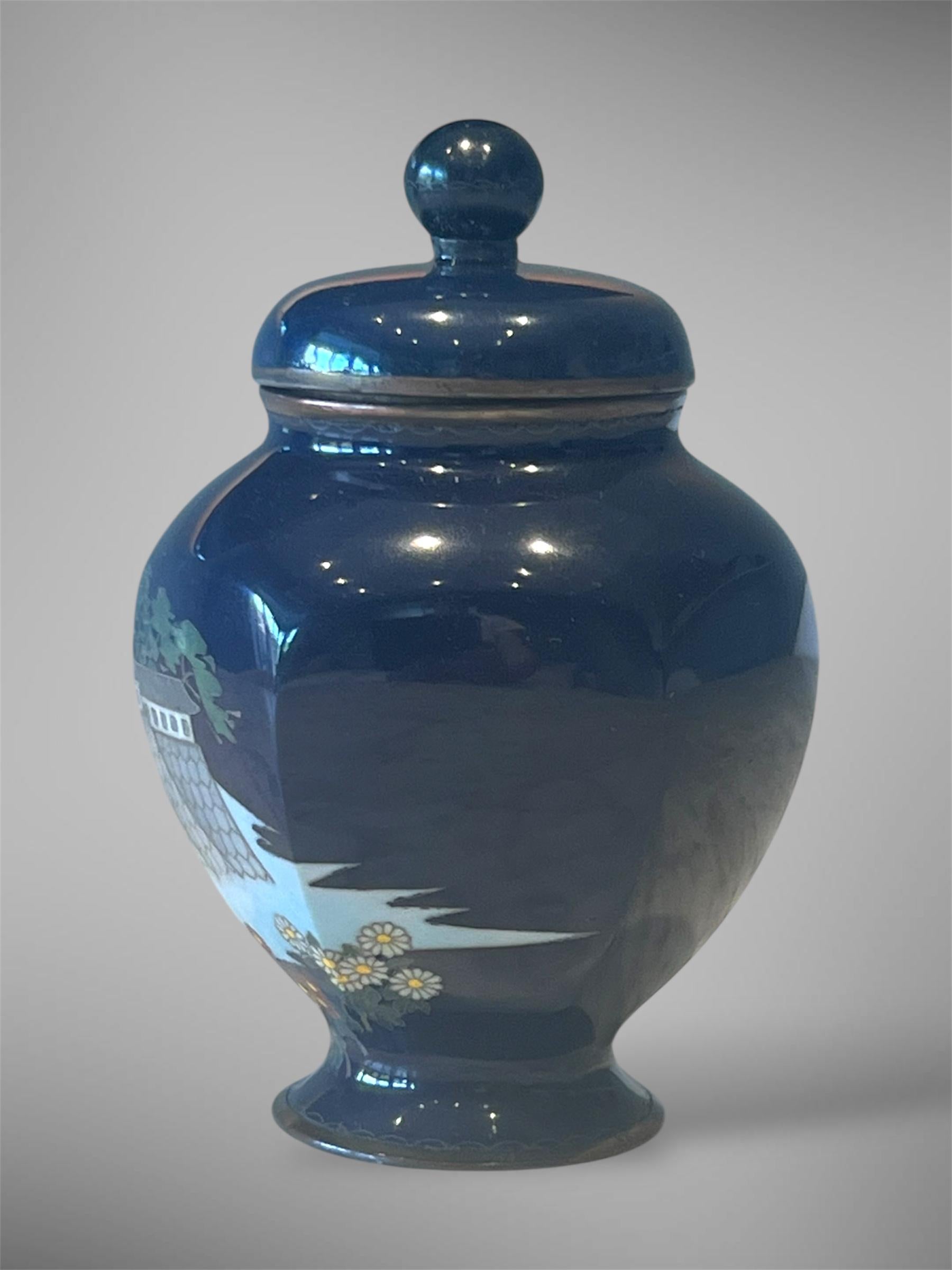 Un raffinato vaso giapponese in cloisonné-ananas con coperchio attribuito ad Ando in vendita 6