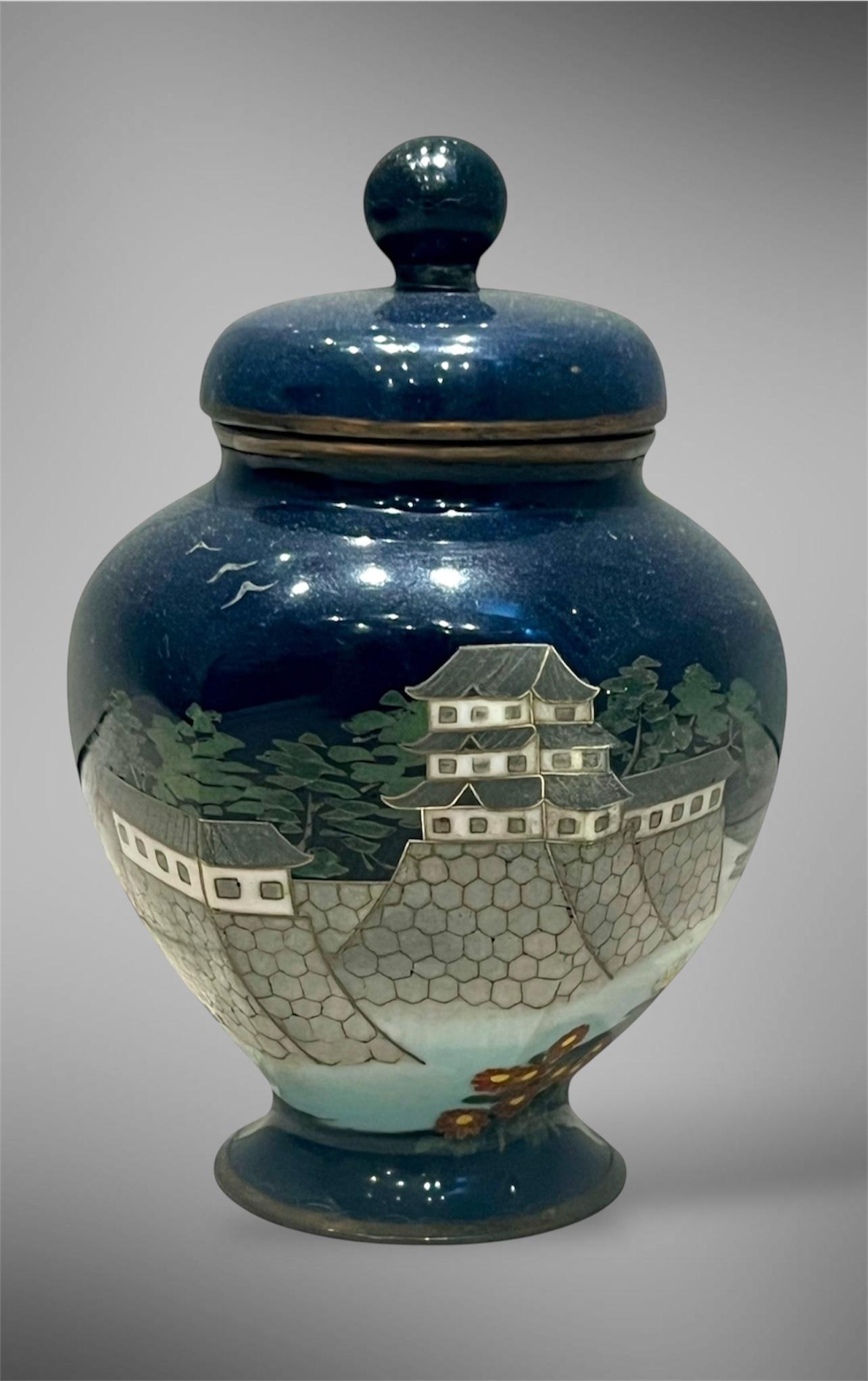 Un raffinato vaso giapponese in cloisonné-ananas con coperchio attribuito ad Ando in vendita 10