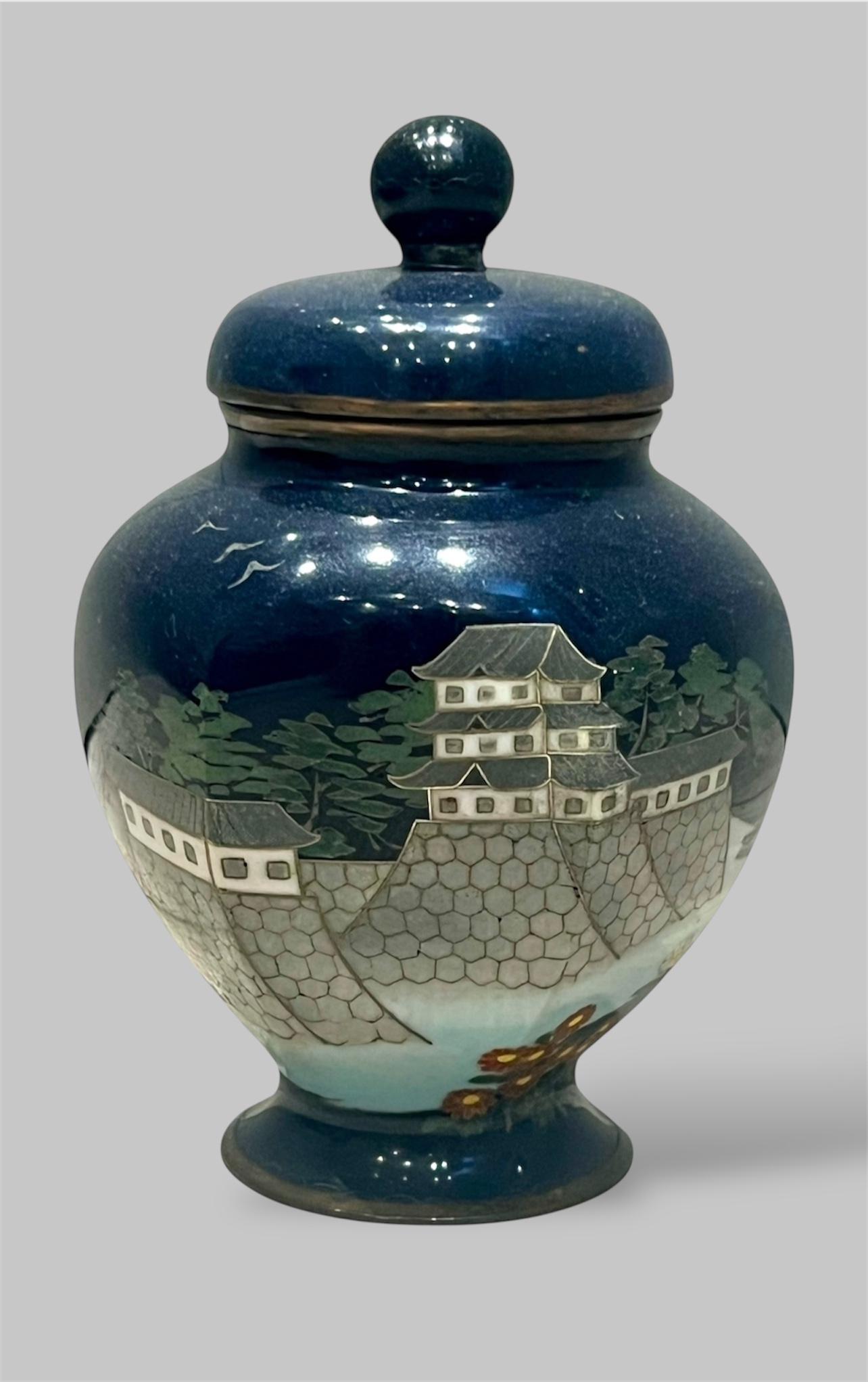 Un raffinato vaso giapponese in cloisonné-ananas con coperchio attribuito ad Ando in vendita 11