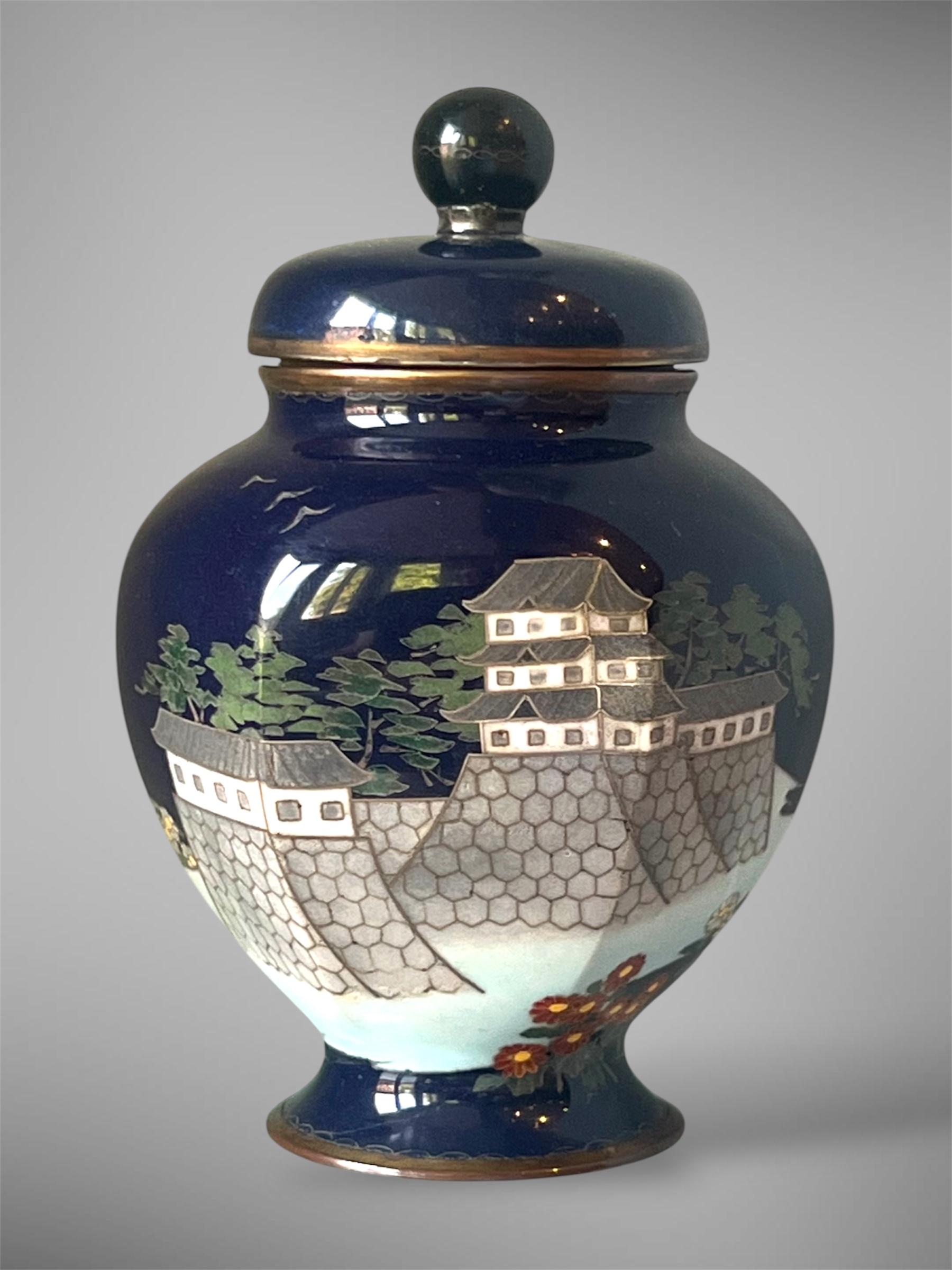 Un raffinato vaso giapponese in cloisonné-ananas con coperchio attribuito ad Ando In condizioni buone in vendita a London, GB