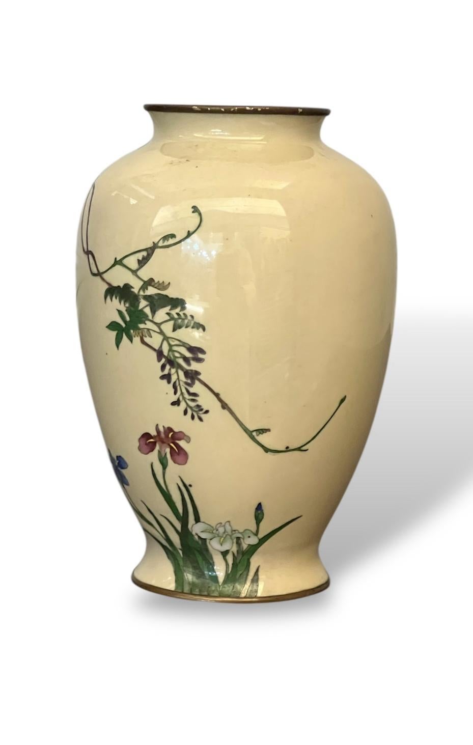 A Fine Japanese Cloisonné Enamel Vase with Swallows and Wisteria, Signed Goto For Sale 11