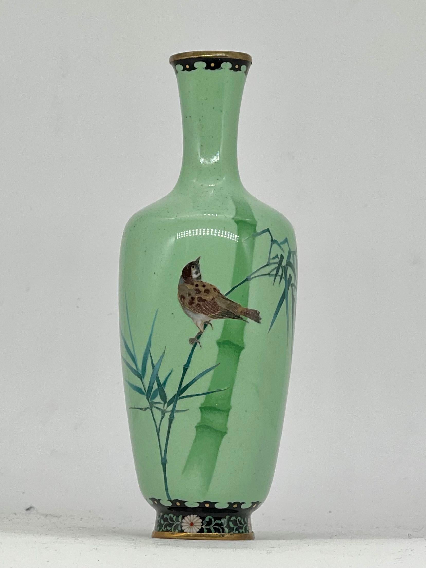 A Fine Japanese Cloisonne Enamel Wire & Wireless Vase attributed to Ando. For Sale 9