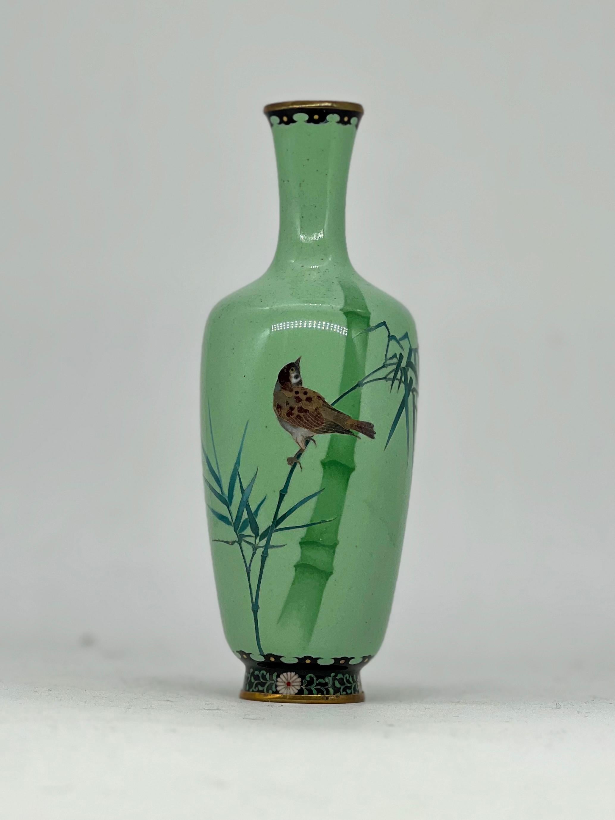 A Fine Japanese Cloisonne Enamel Wire & Wireless Vase attributed to Ando. For Sale 10