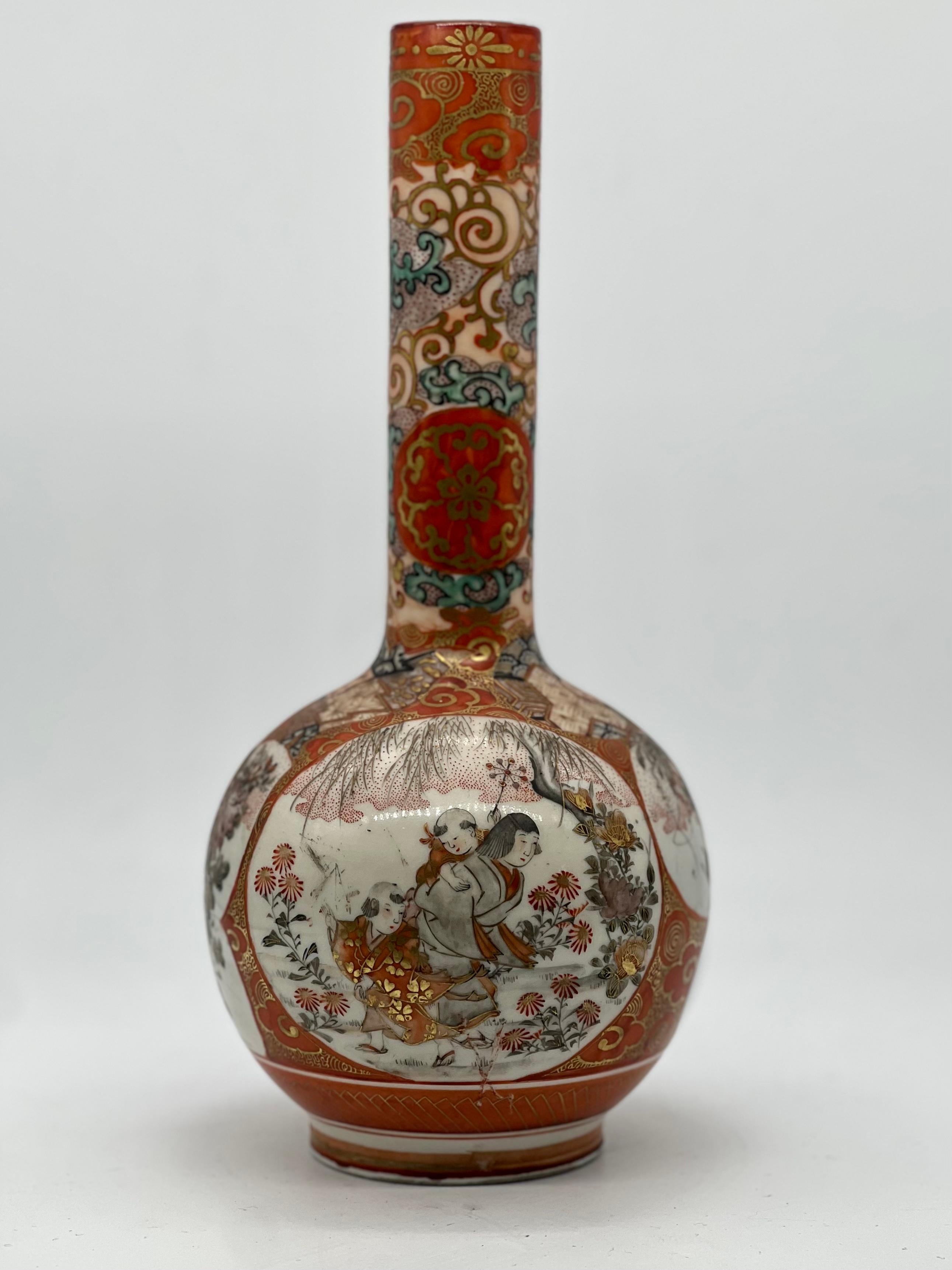 
A Fine Japanese Kutani Bottle Vase. Signed.

Meiji period.



A very nice Japanese Meiji Period (1867-1912) Bottle shaped Kutani vase decorated with images of birds, flowers and butterflies on one side and a woman with two Japanese boys on other