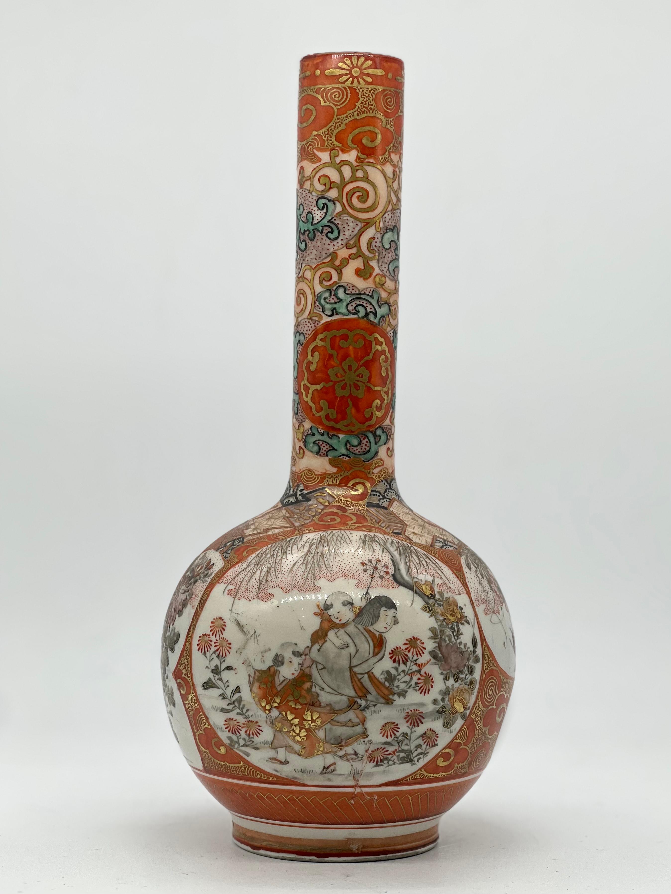 A Fine Japanese Kutani Bottle Vase. The Best of Kutani, Satsuma, Arita. Signed.  In Good Condition For Sale In London, GB