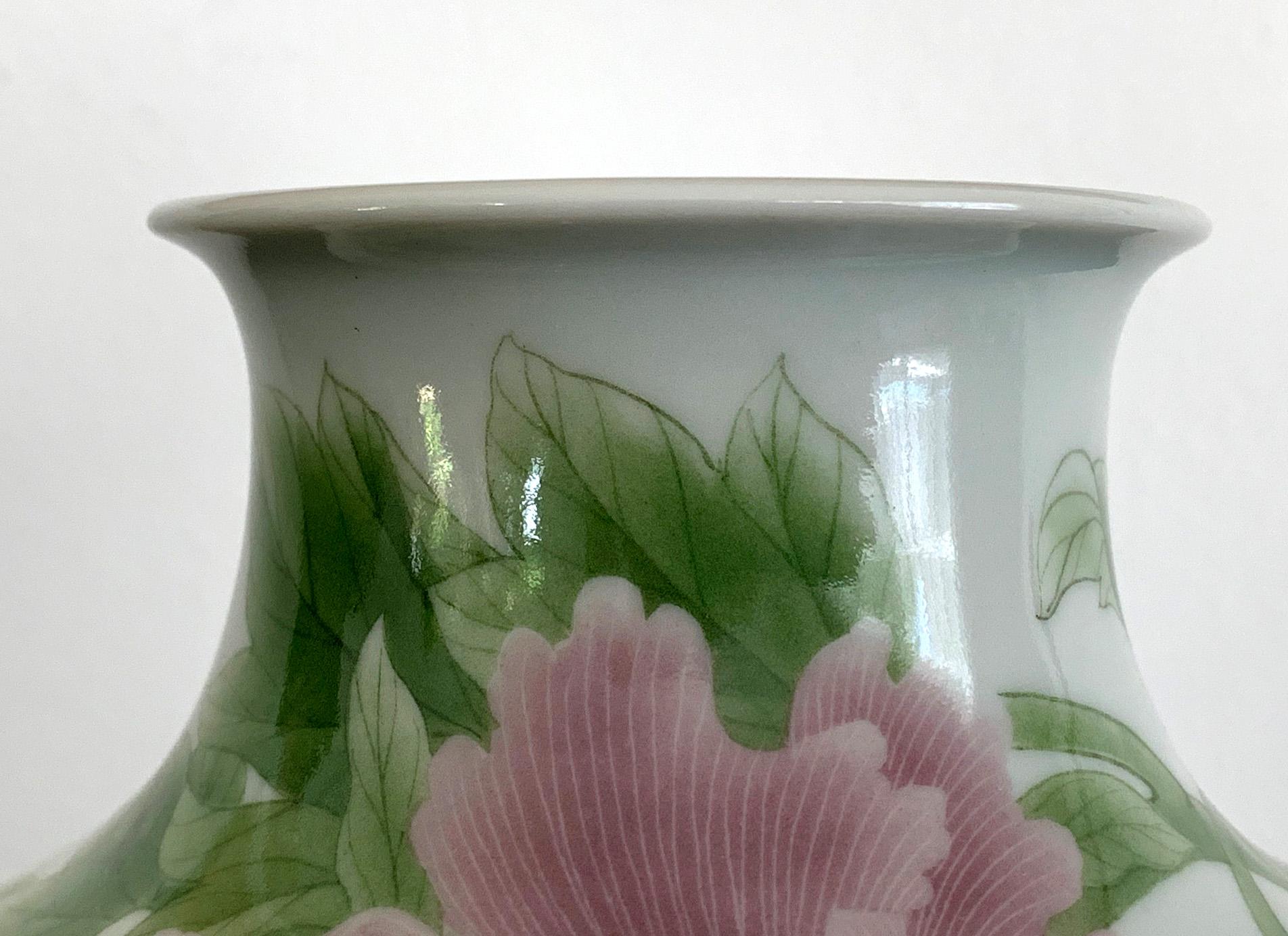 Fine Japanese Porcelain Vase by Makuzu Kozan Meiji Period 4