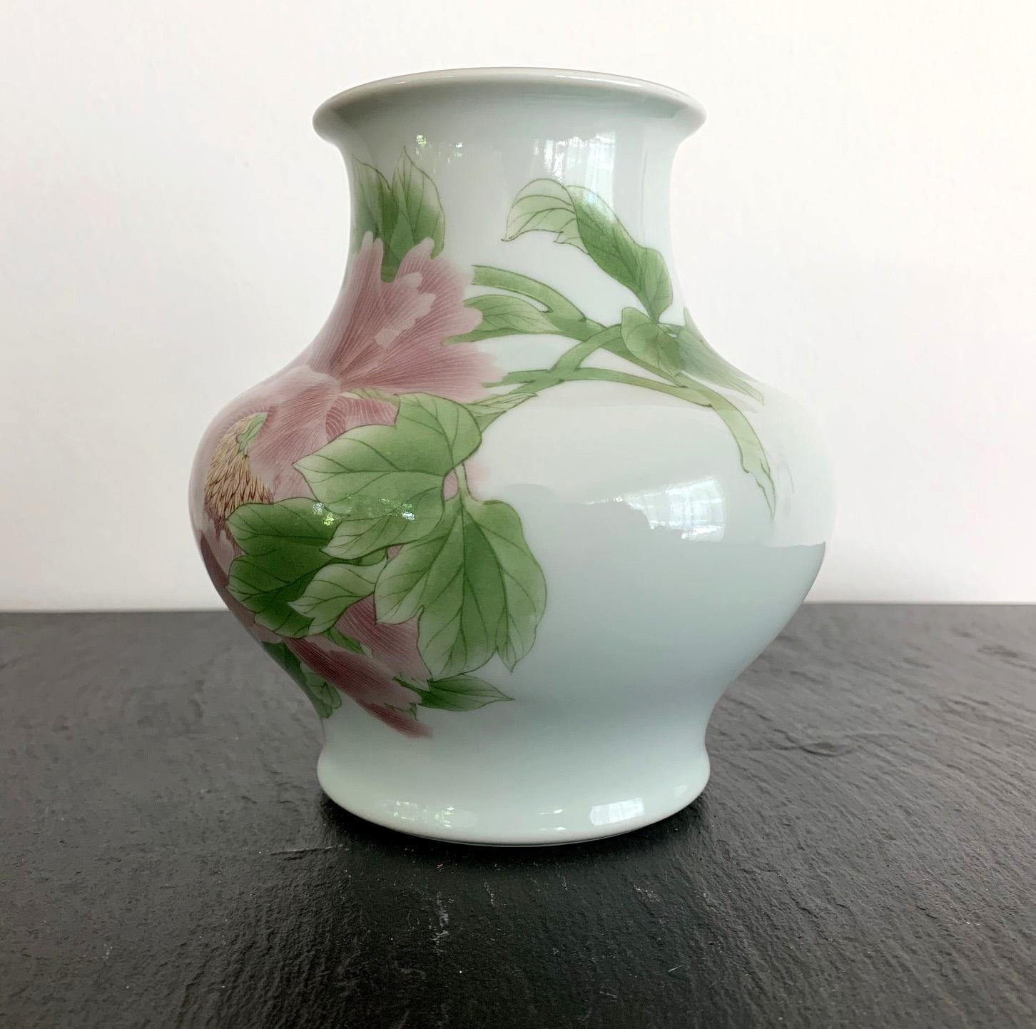 Japonisme Fine Japanese Porcelain Vase by Makuzu Kozan Meiji Period