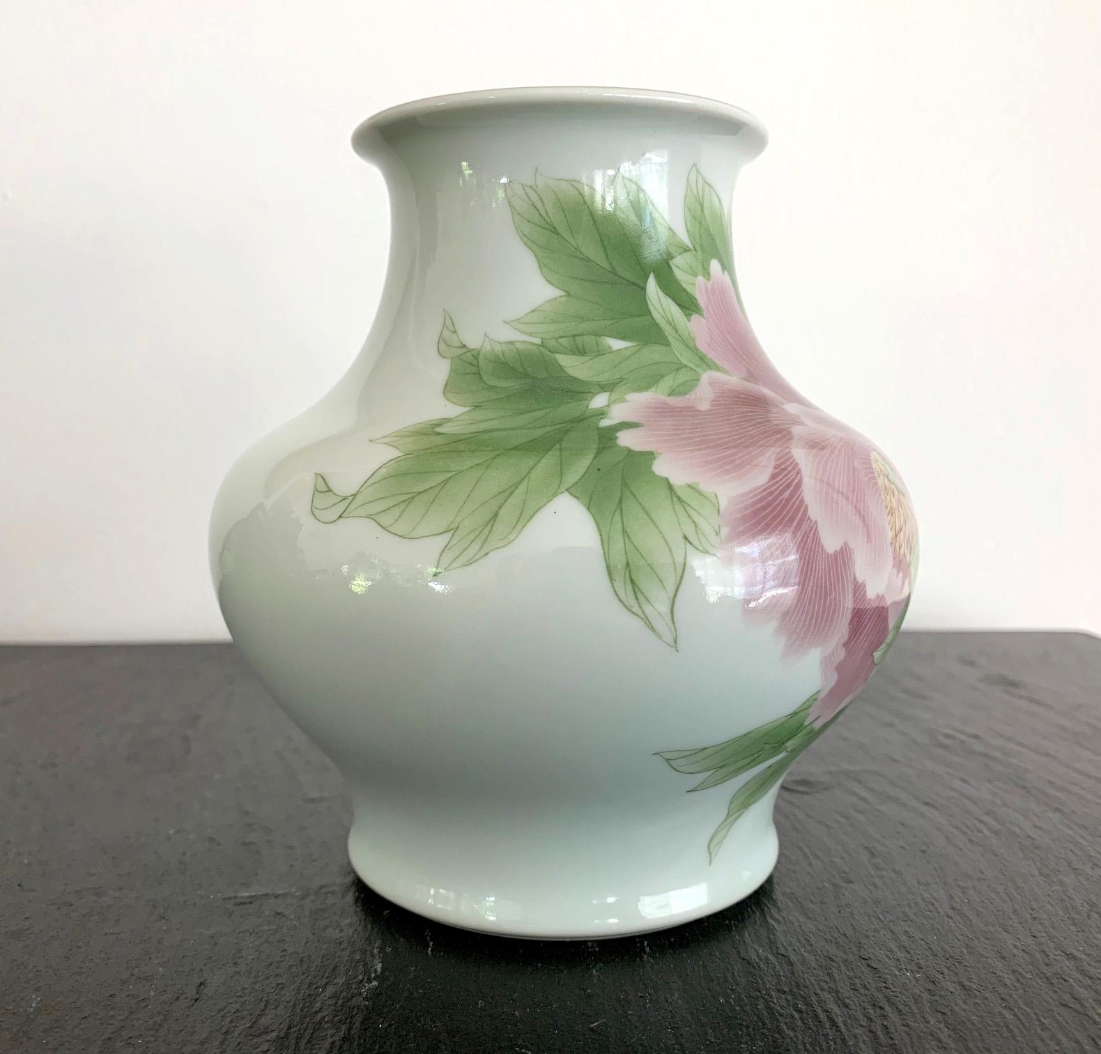 20th Century Fine Japanese Porcelain Vase by Makuzu Kozan Meiji Period