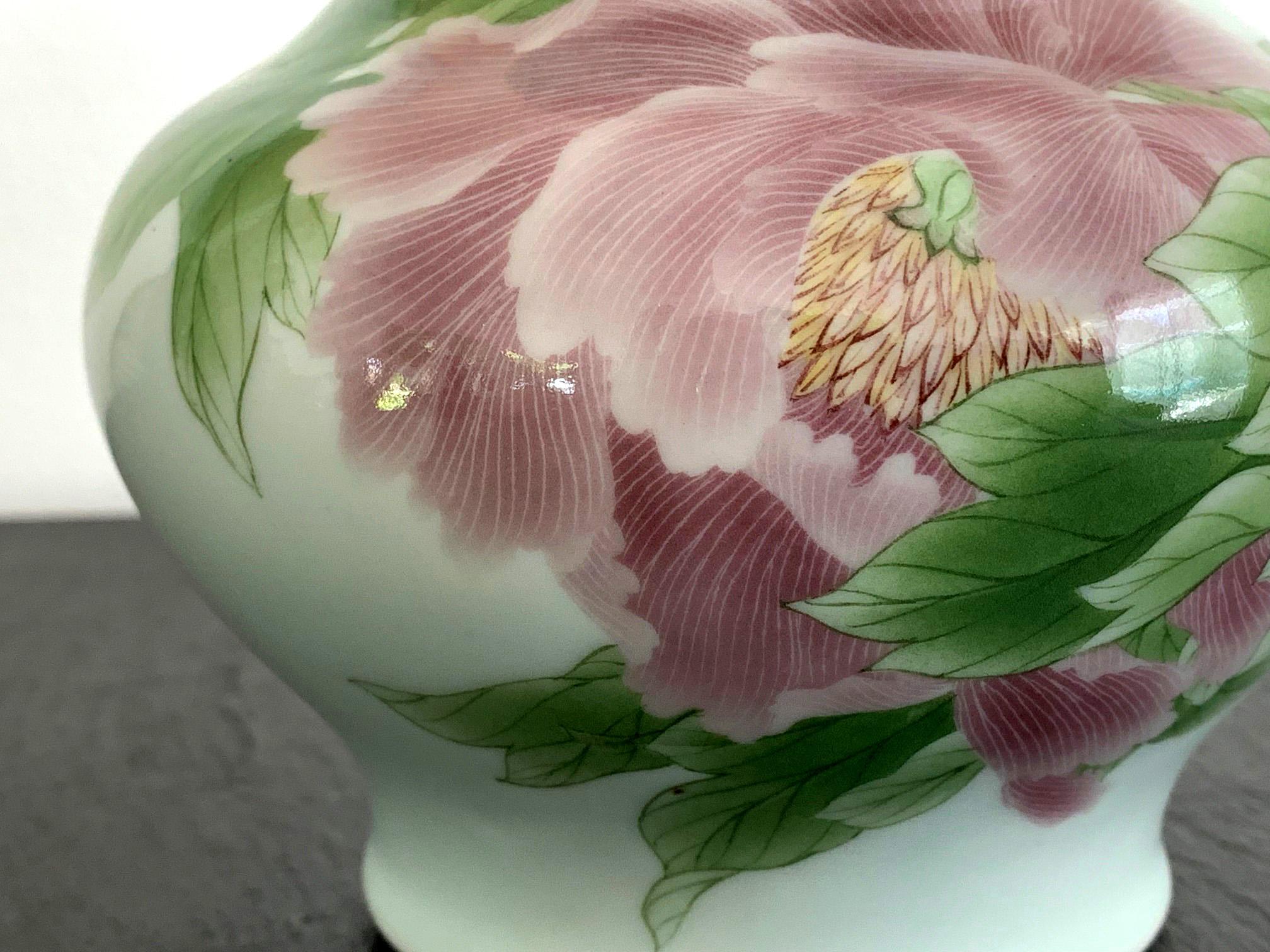 Ceramic Fine Japanese Porcelain Vase by Makuzu Kozan Meiji Period