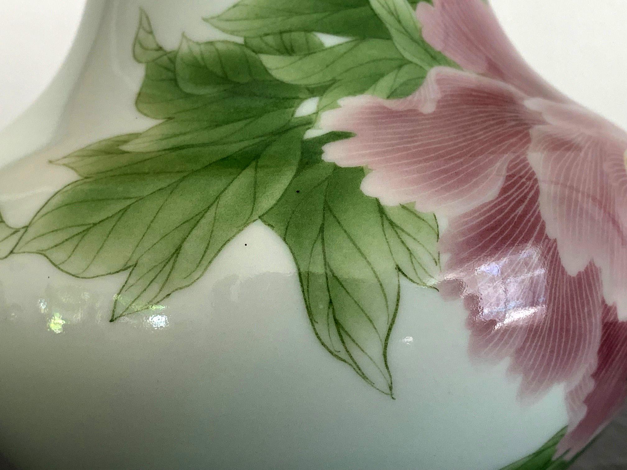 Fine Japanese Porcelain Vase by Makuzu Kozan Meiji Period 1