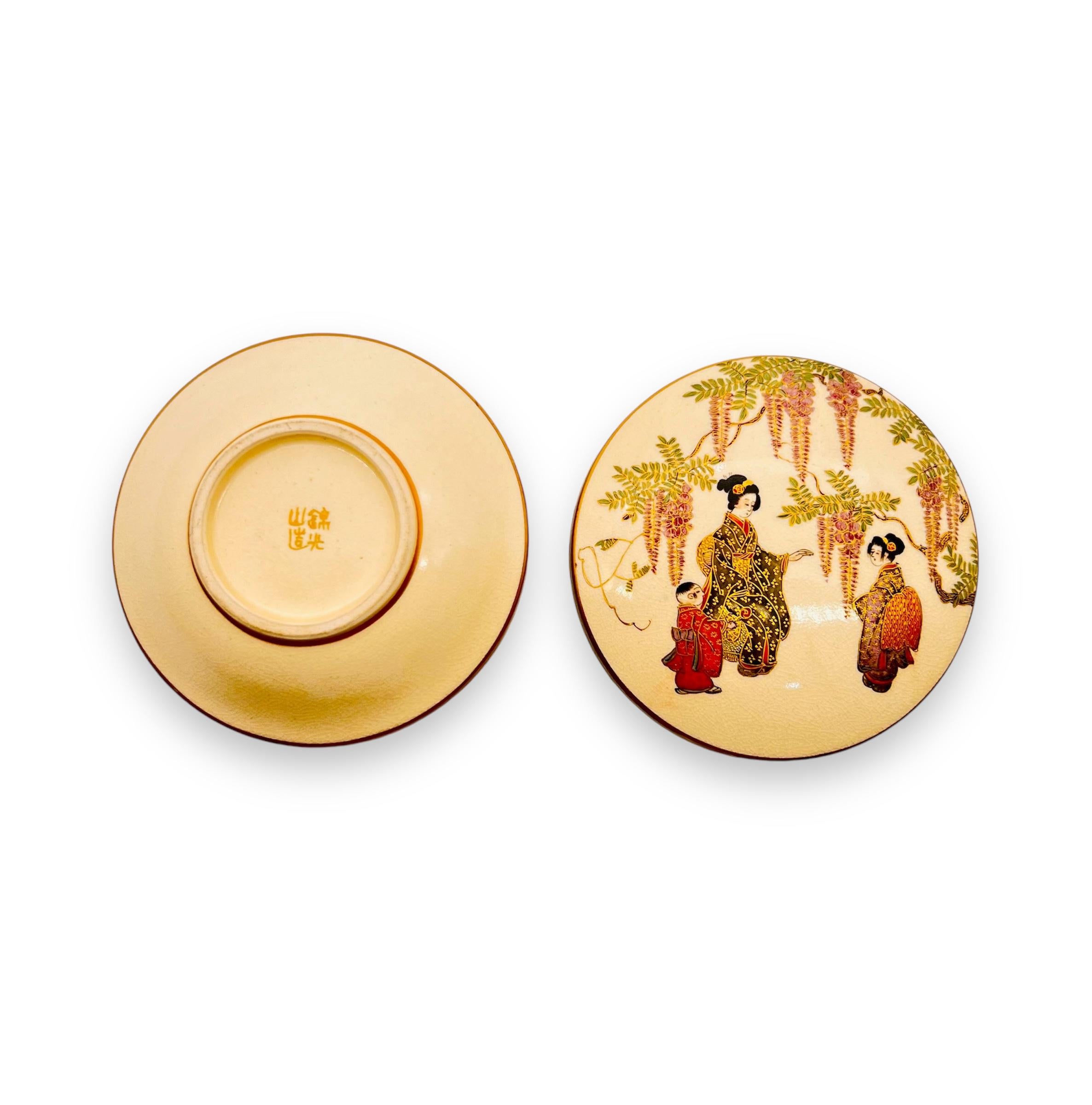 Feiner japanischer Satsuma-Kogo ( Weihrauchkasten) Signiert von Kinkozan. Meiji-Periode im Angebot 2
