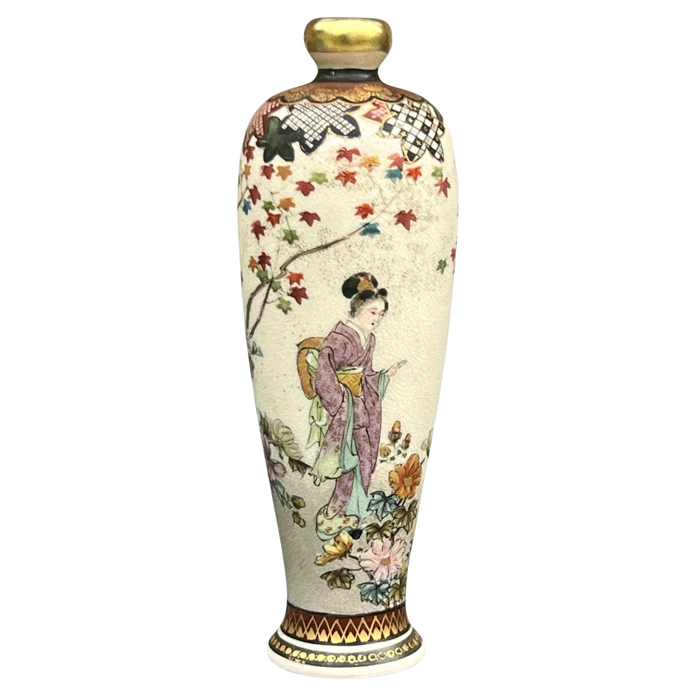 Un beau vase japonais Satsuma signé par Ryokuzan. Période Meiji