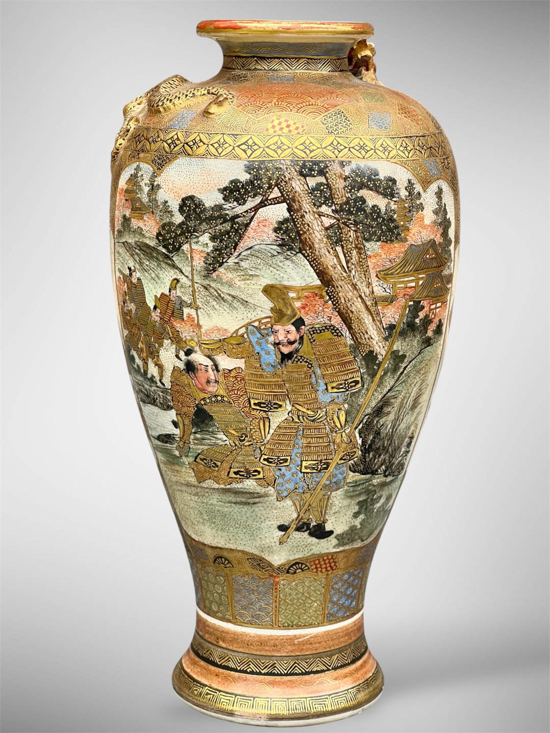 Vase japonais Satsuma de grande qualité  Signé Ryuzan, Période Meiji en vente 3