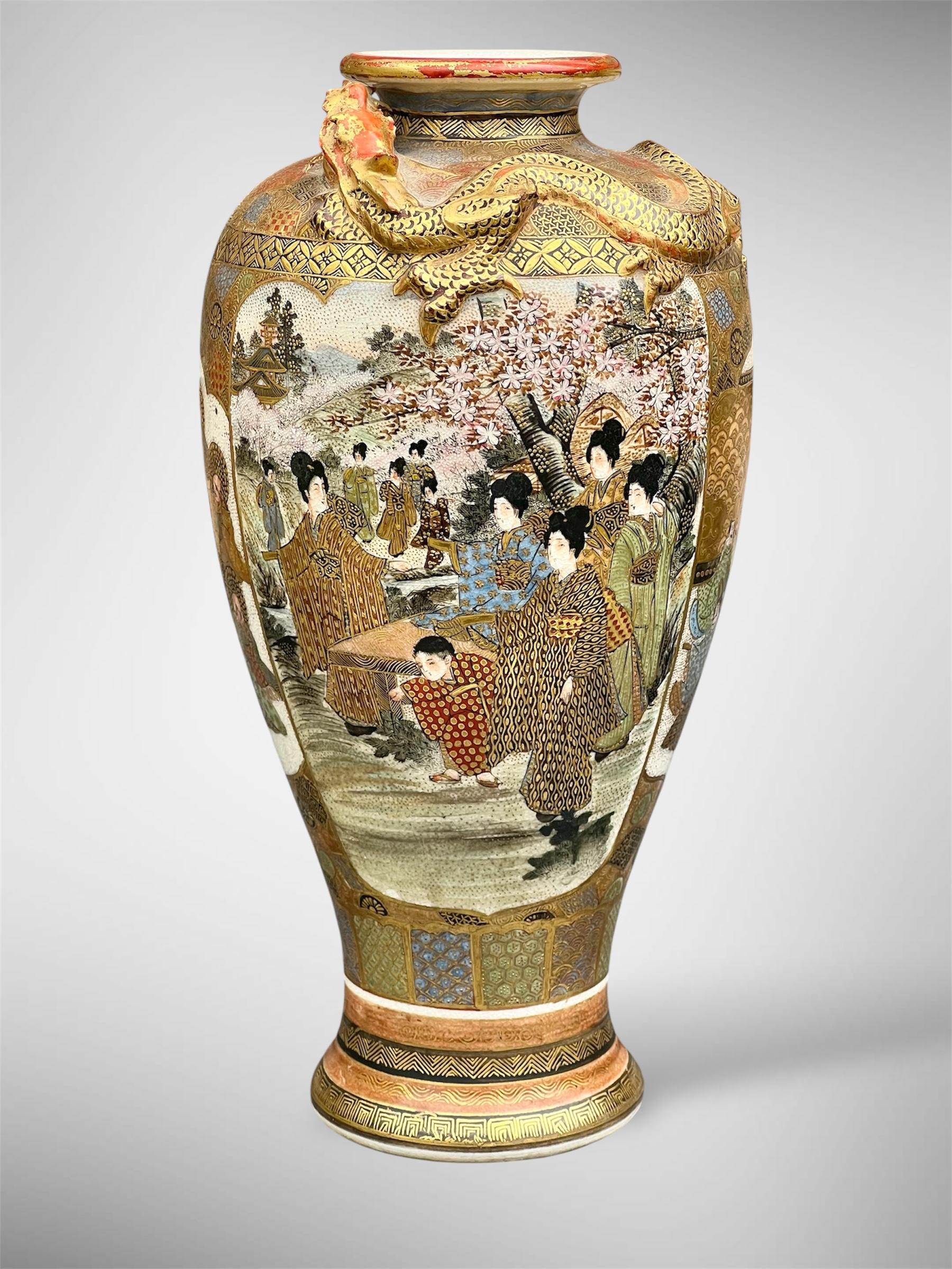 Vase japonais Satsuma de grande qualité  Signé Ryuzan, Période Meiji en vente 2
