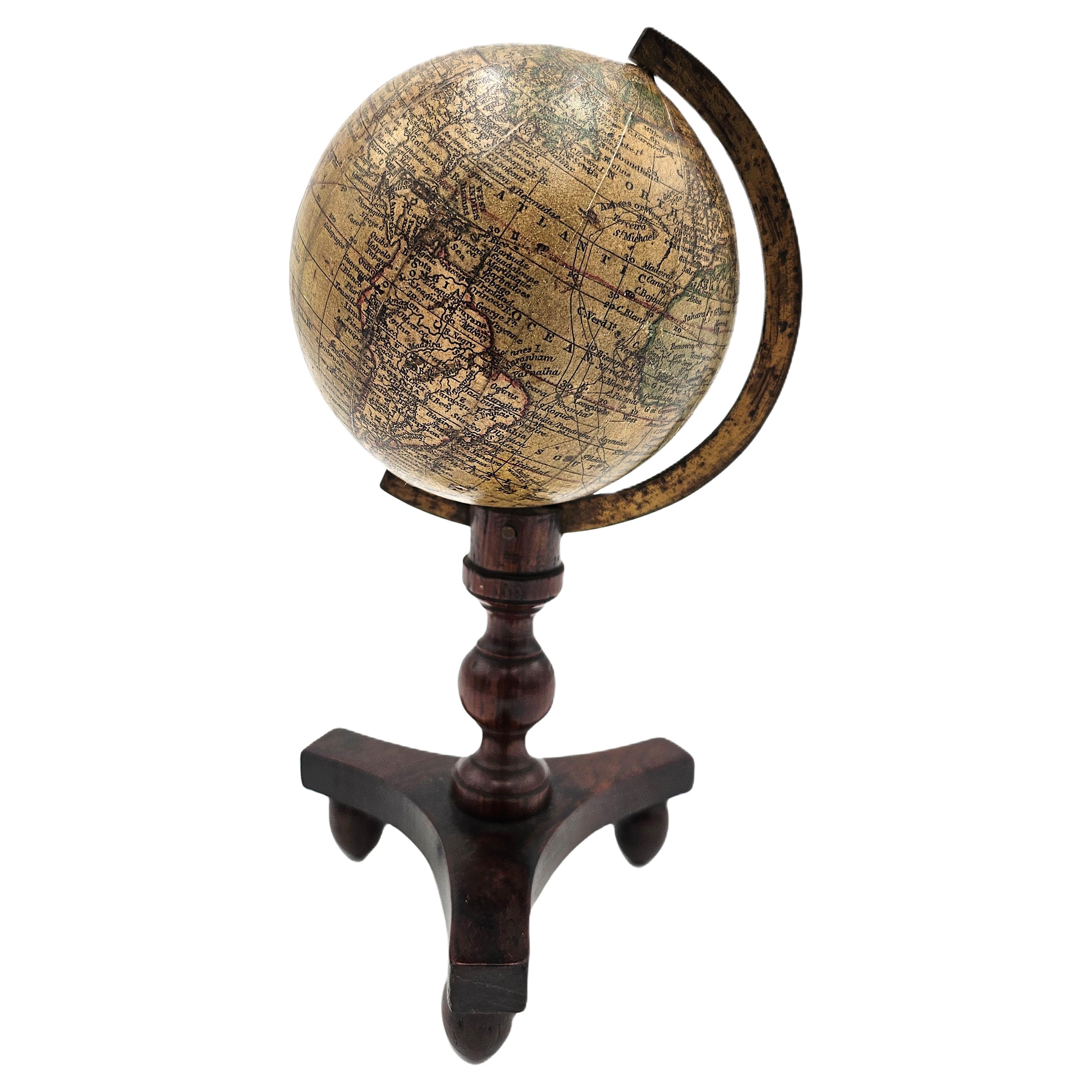 Un ottimo J.S. COX terrestre pocketglobe nel suo supporto. in vendita