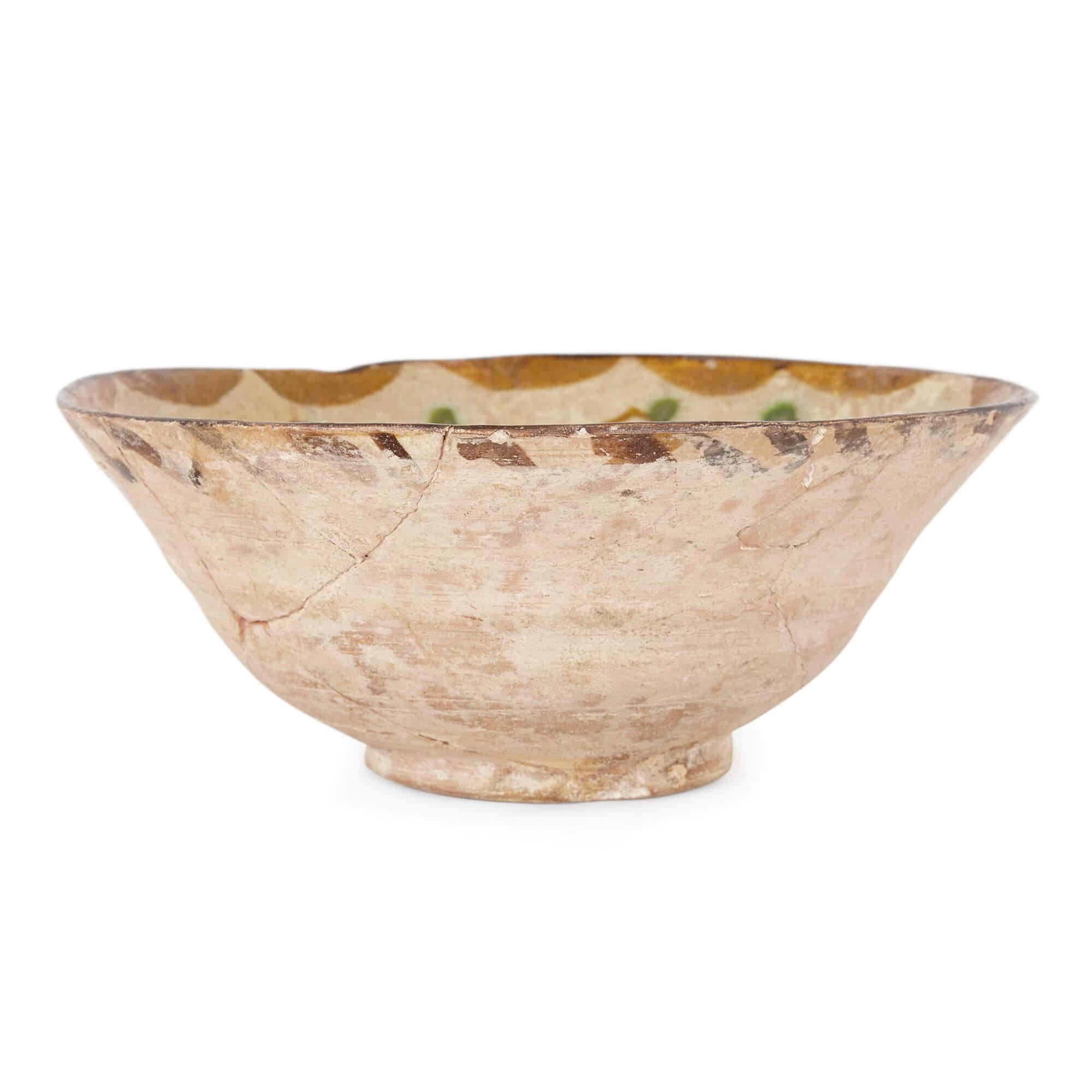 Fine Kashan Pottery Ceramic Bowl, Persian, 13th Century In Distressed Condition For Sale In London, GB