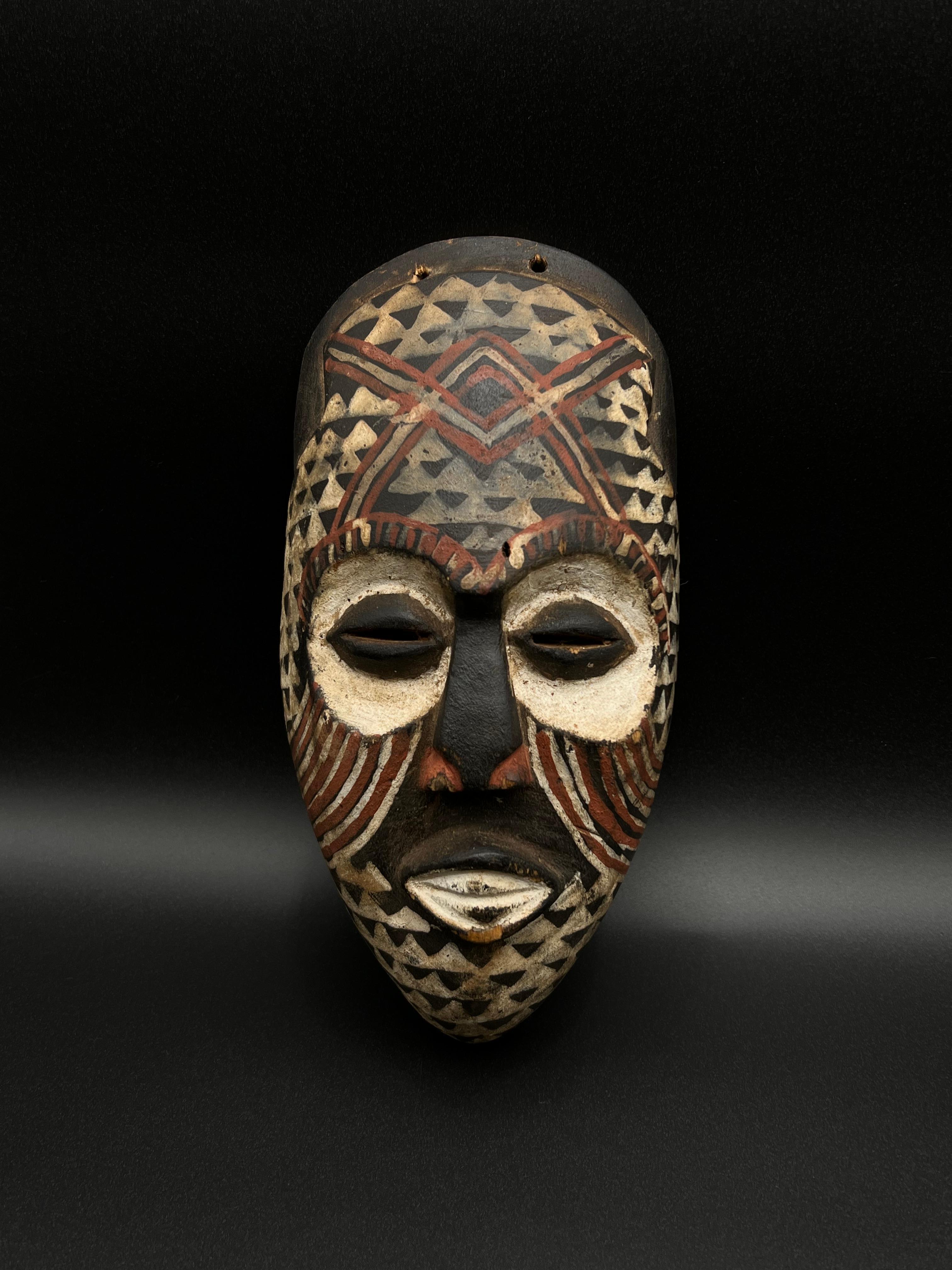 Un beau masque Kuba - Artisanat africain rustique en vente 8