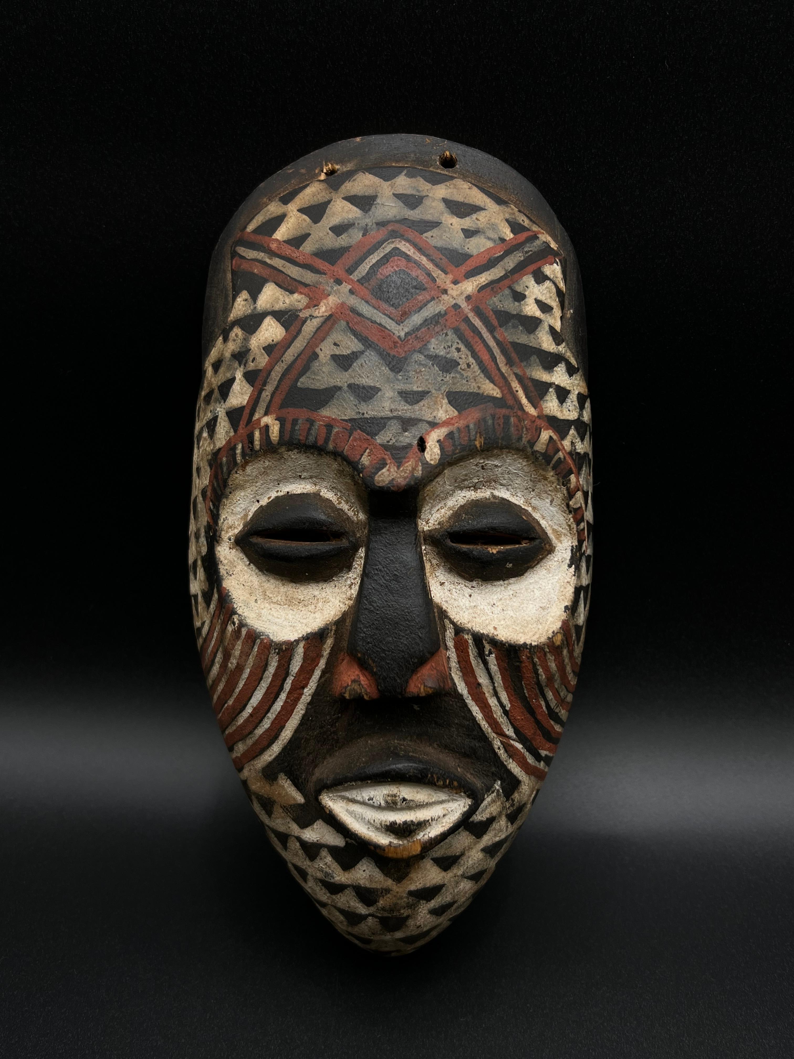 Un beau masque Kuba - Artisanat africain rustique en vente 10