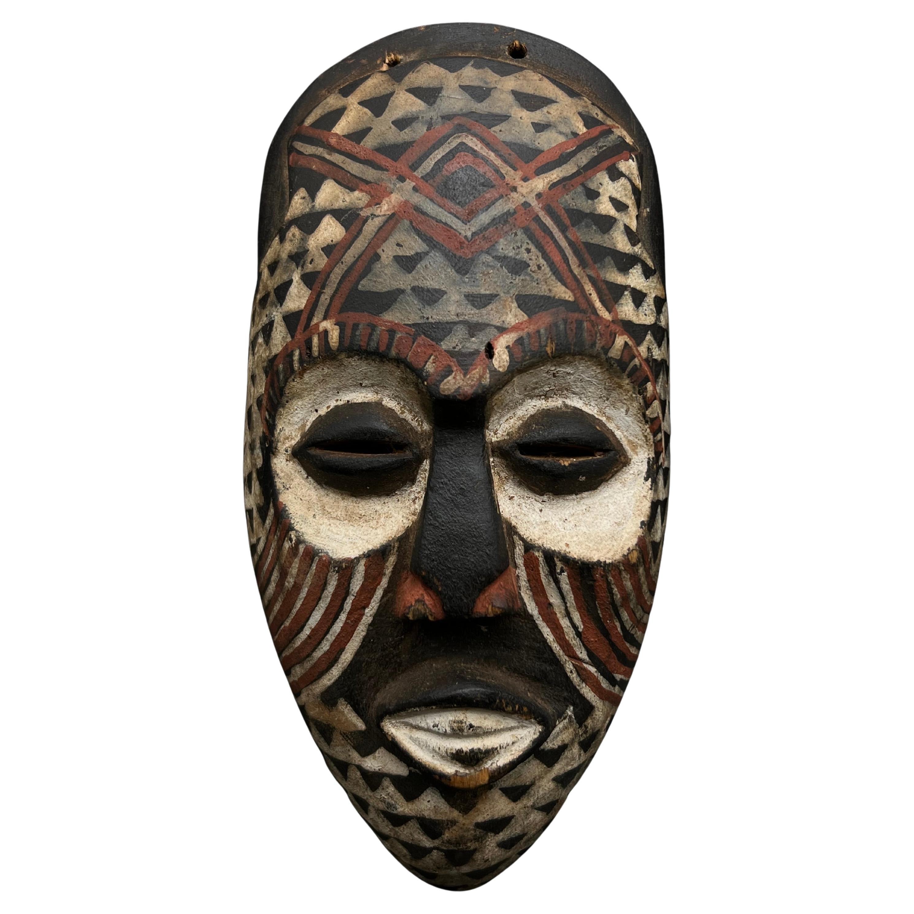 Eine schöne Kuba-Maske – rustikale afrikanische Volkskunst