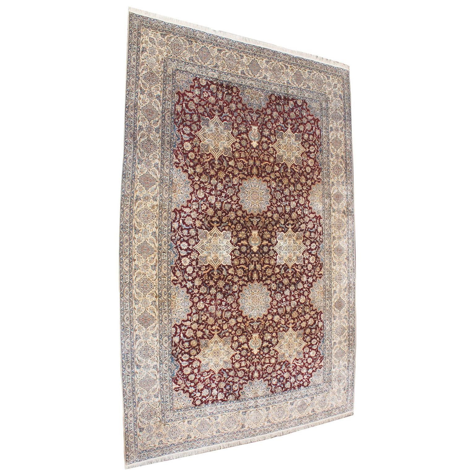 Großer und palastartiger persischer handgeknüpfter Nain-Teppich aus Wolle und Seide mit Flor