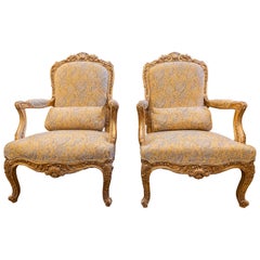 Ein schönes großes Paar vergoldeter geschnitzter Louis XV-Fauteuils aus dem 19.