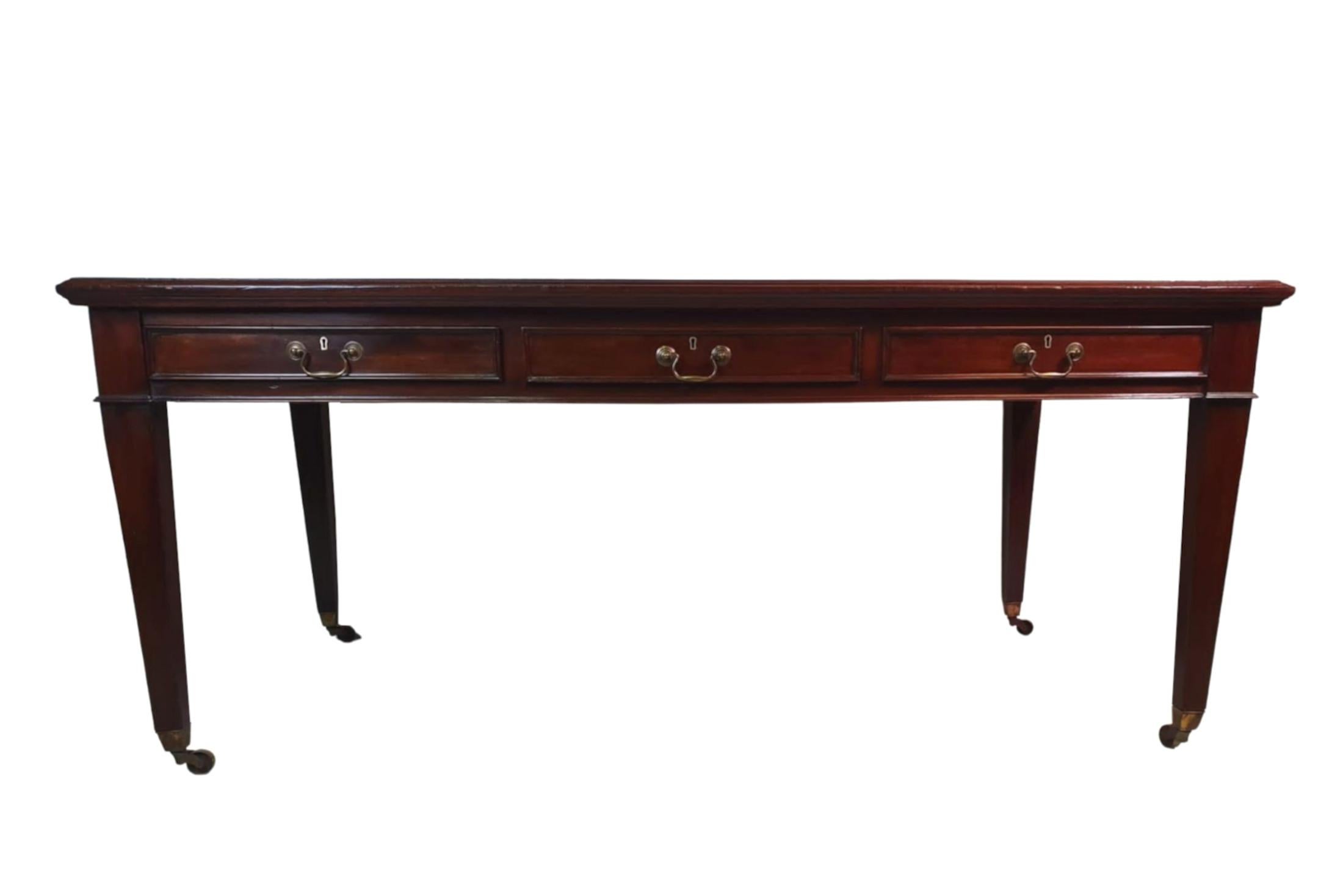 Fine Large Size 19th Century Partners Desk In Good Condition In Dublin, IE