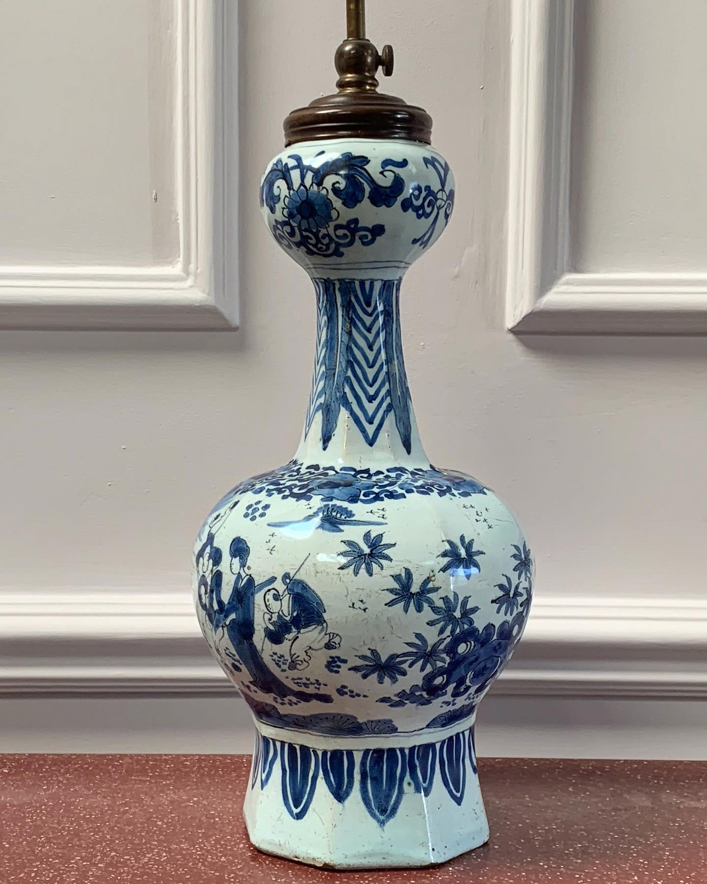 18th Century and Earlier Fine Late 17th Century Delft Garlic Vase Lamp For Sale