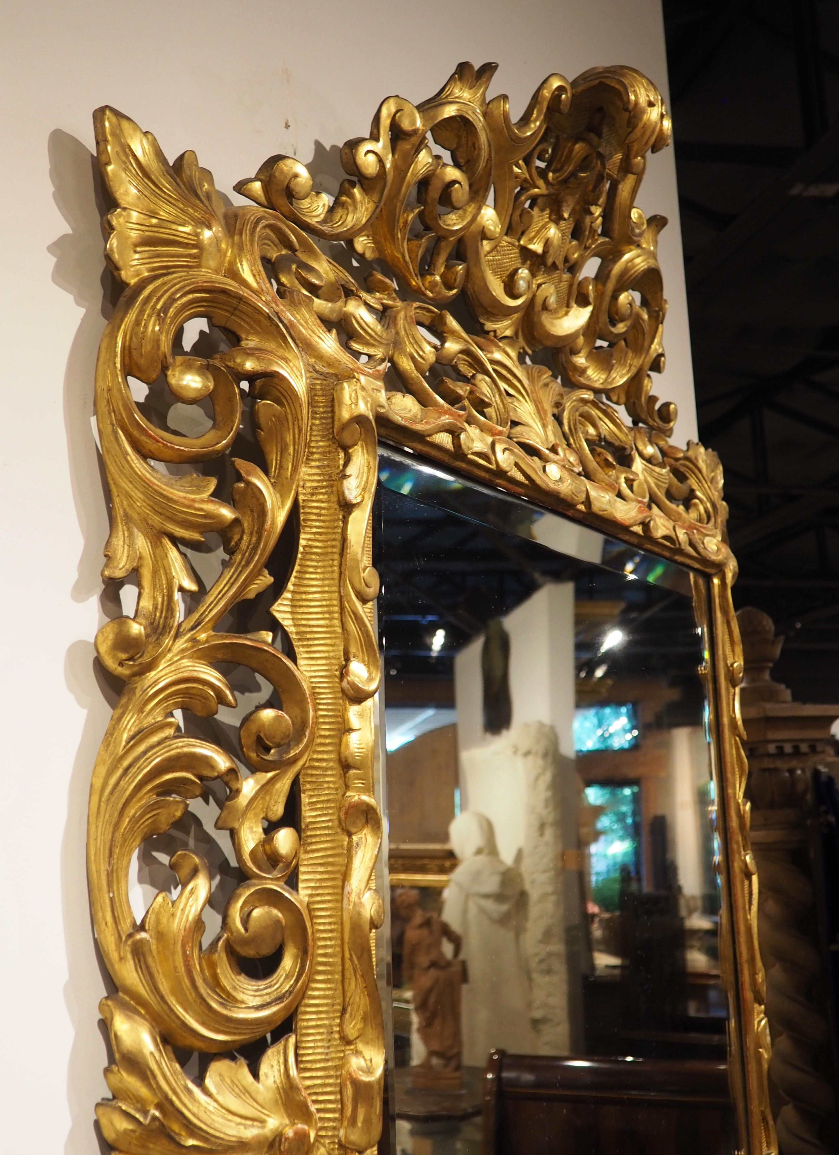 A Fine Late 18th Century Italian Florentine Carved and Gilded Mirror For Sale 5