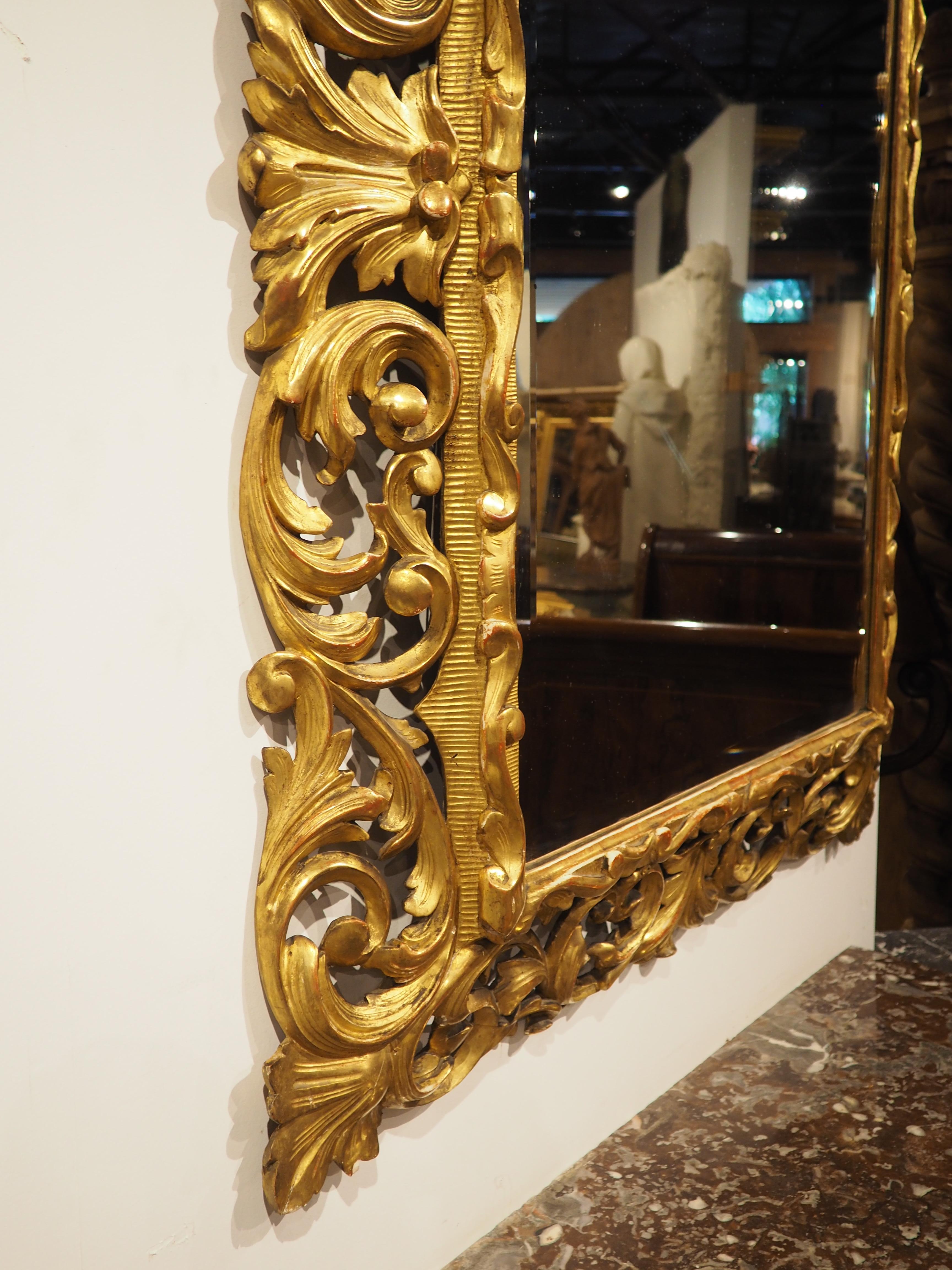 A Fine Late 18th Century Italian Florentine Carved and Gilded Mirror For Sale 6