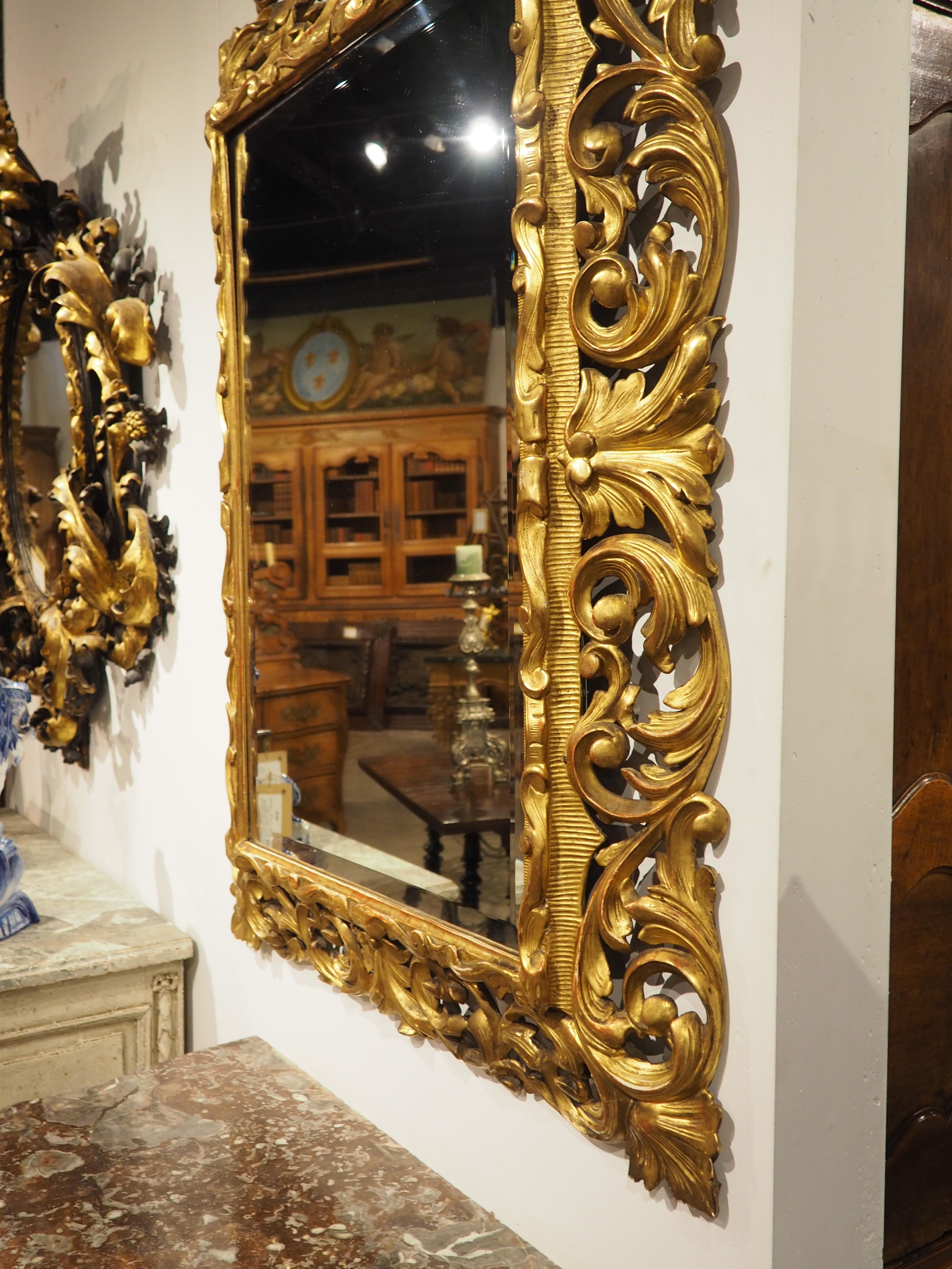 A Fine Late 18th Century Italian Florentine Carved and Gilded Mirror For Sale 7