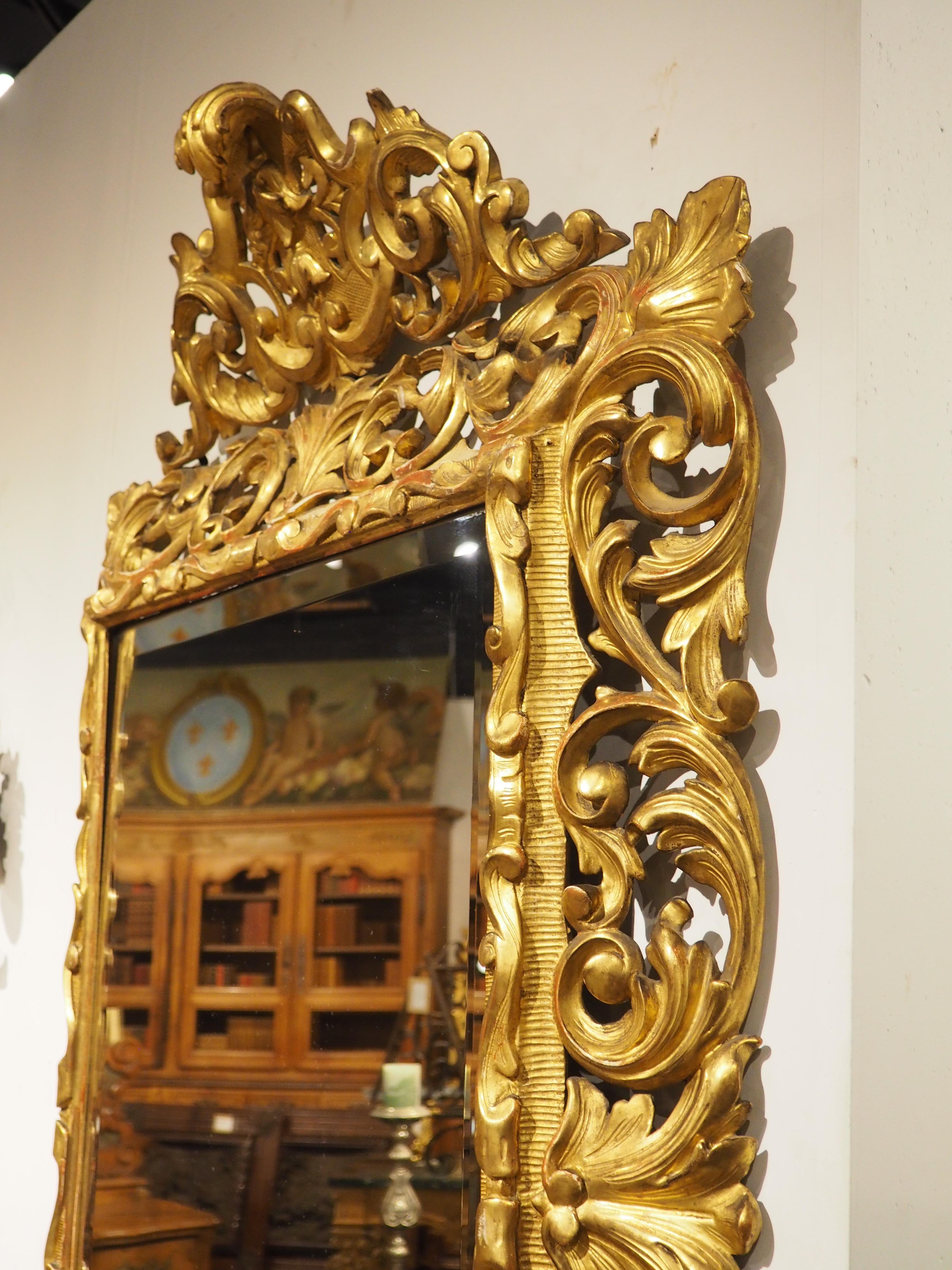A Fine Late 18th Century Italian Florentine Carved and Gilded Mirror For Sale 8