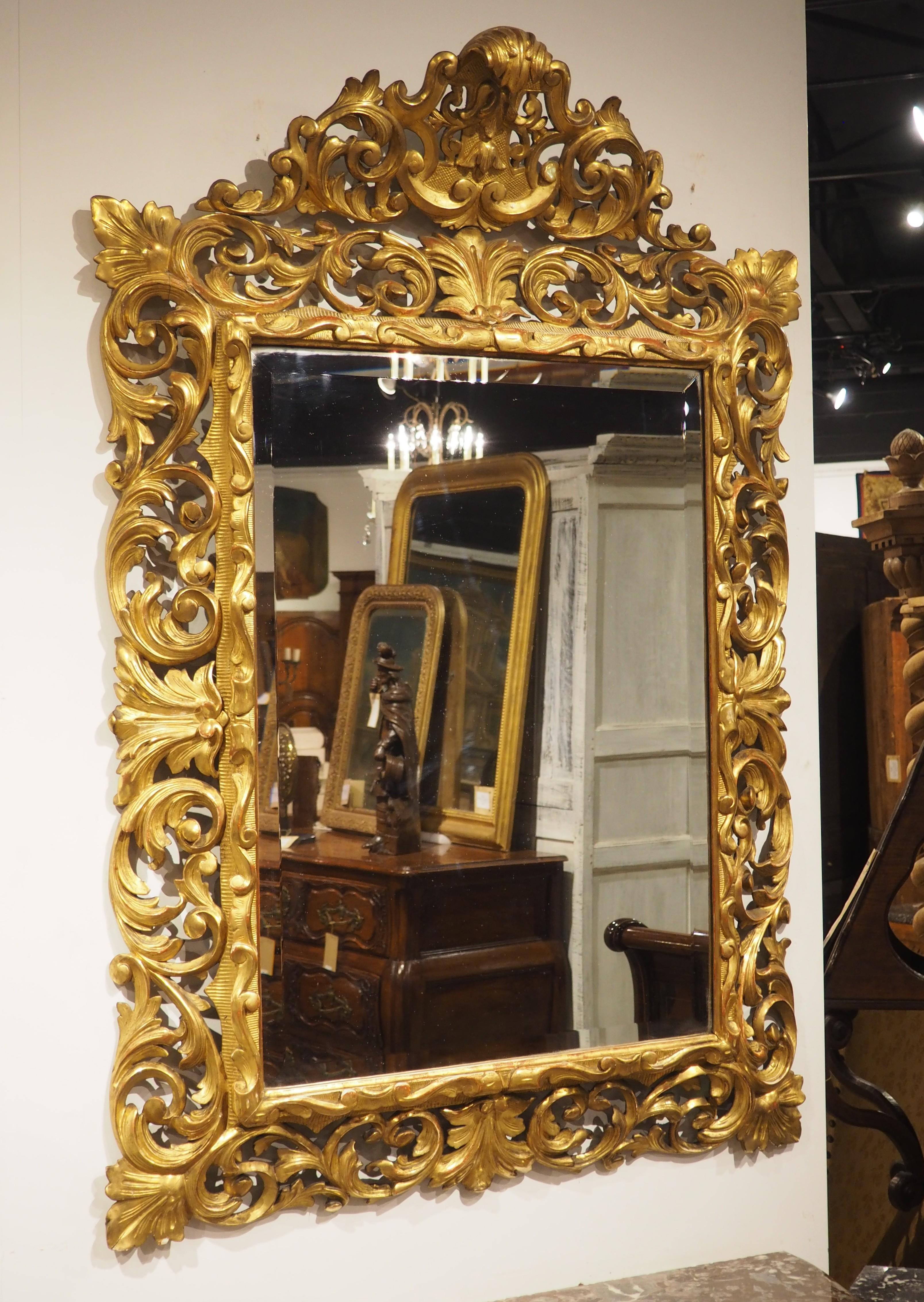 A Fine Late 18th Century Italian Florentine Carved and Gilded Mirror For Sale 9