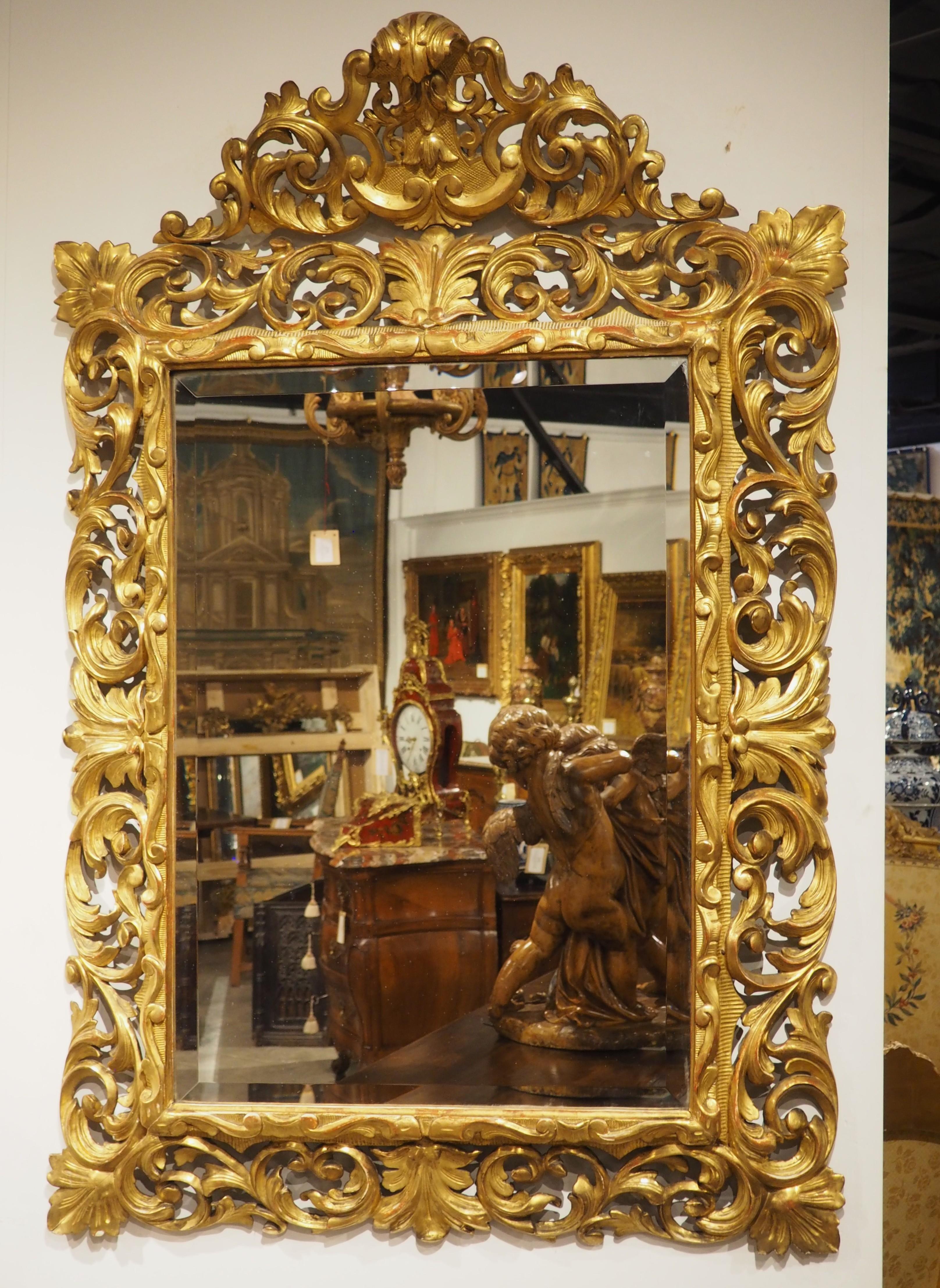 A Fine Late 18th Century Italian Florentine Carved and Gilded Mirror For Sale 10