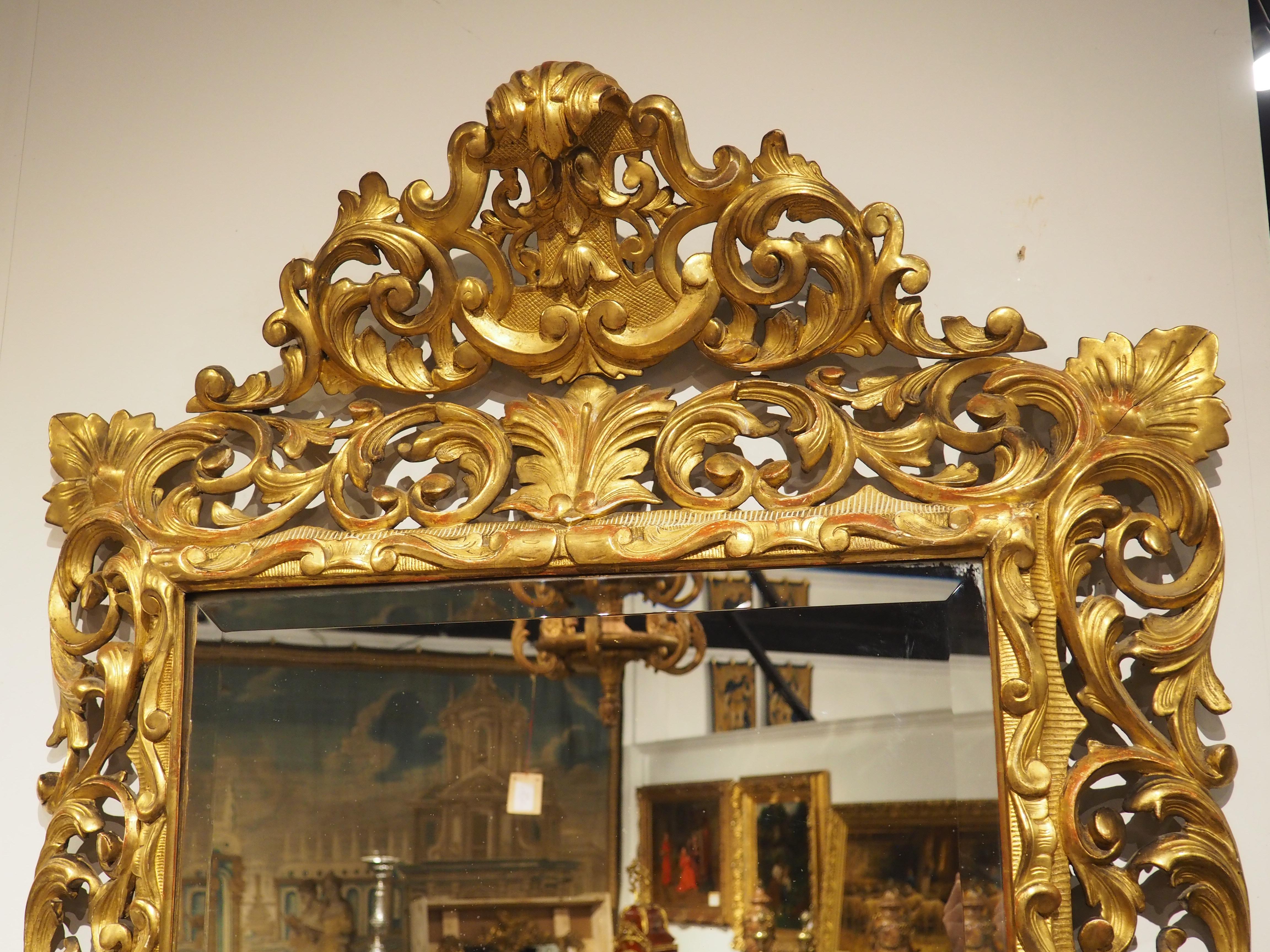 A Fine Late 18th Century Italian Florentine Carved and Gilded Mirror For Sale 11