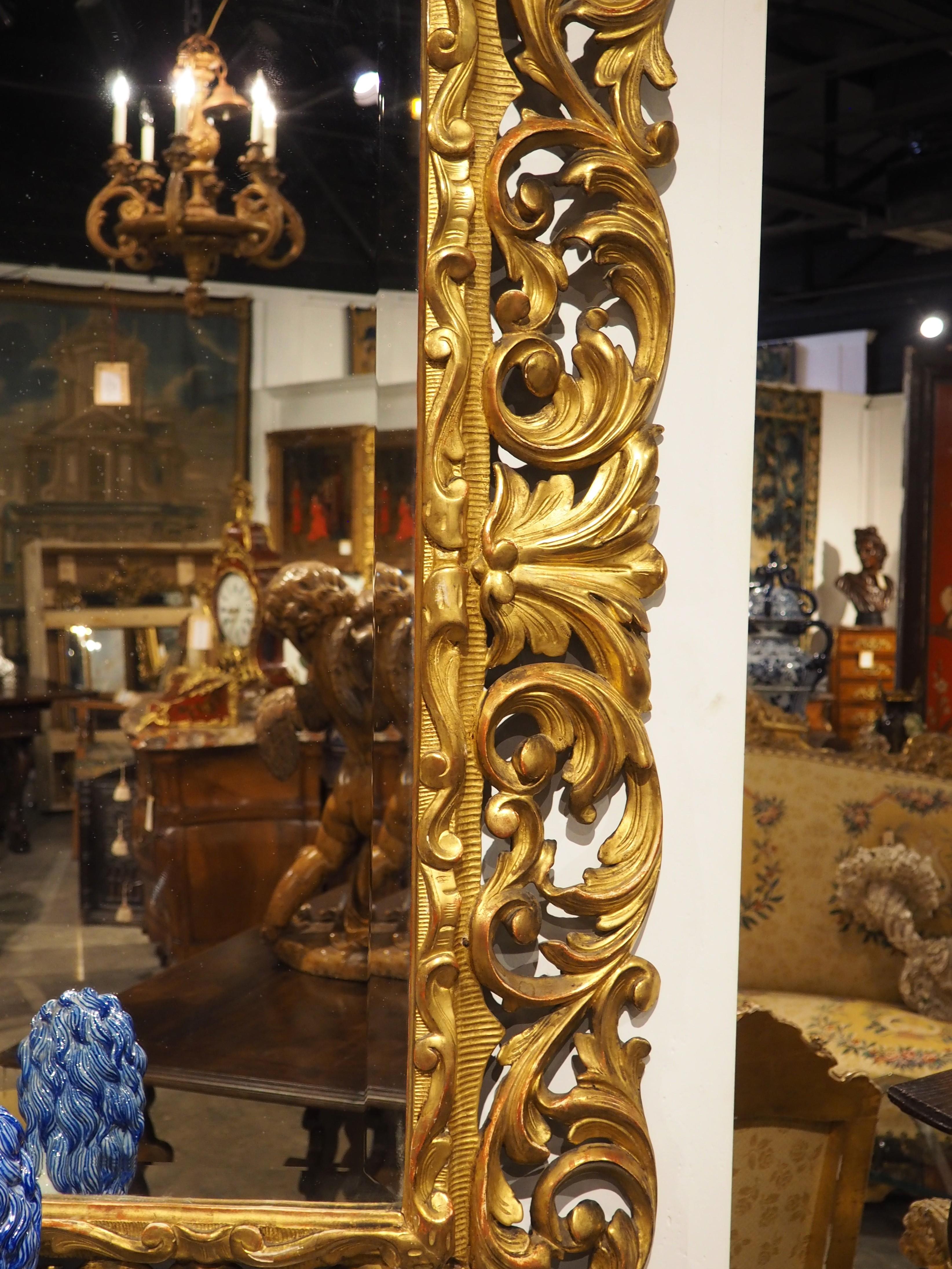 A Fine Late 18th Century Italian Florentine Carved and Gilded Mirror For Sale 12