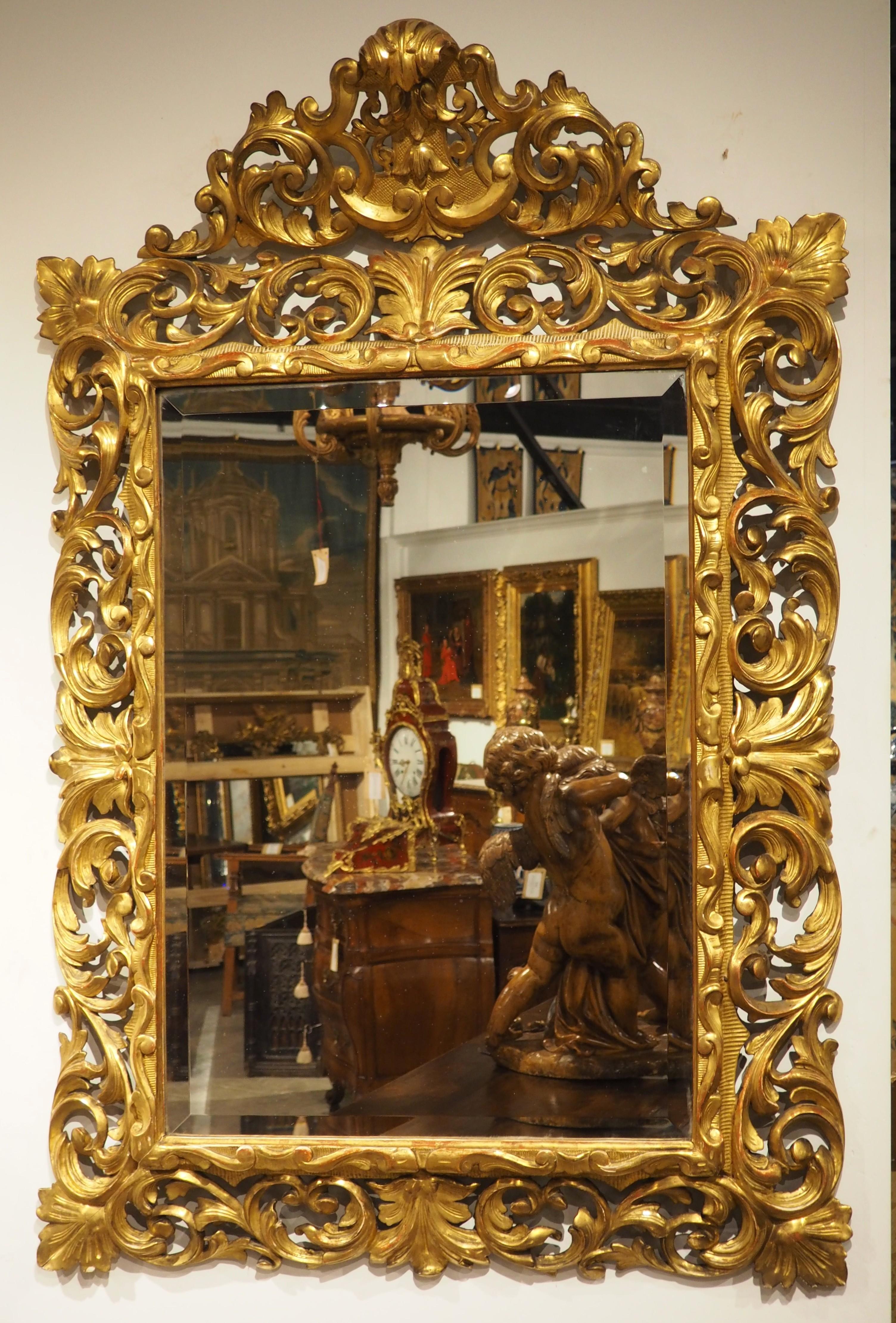 A Fine Late 18th Century Italian Florentine Carved and Gilded Mirror For Sale 15