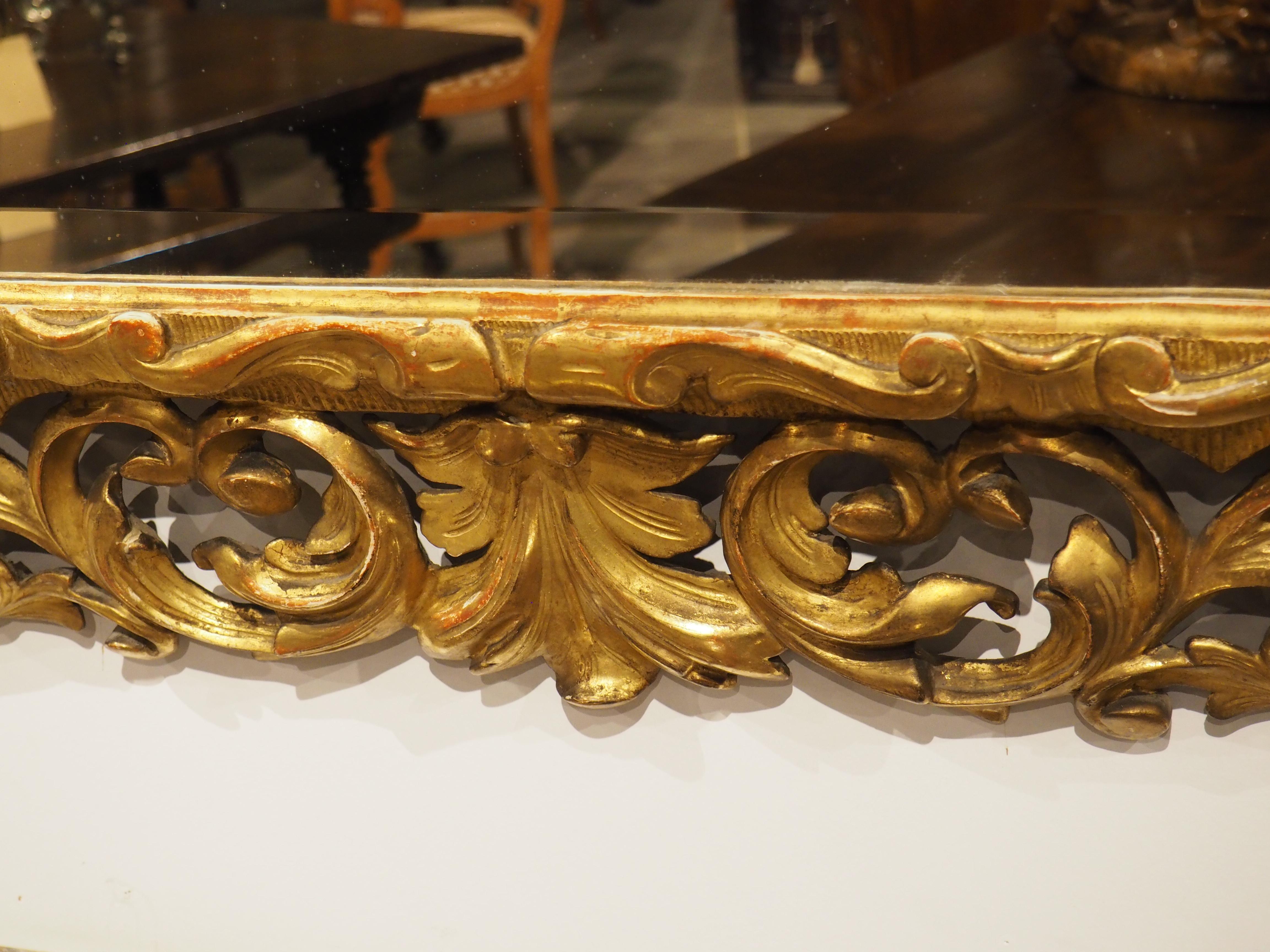 A Fine Late 18th Century Italian Florentine Carved and Gilded Mirror In Good Condition For Sale In Dallas, TX