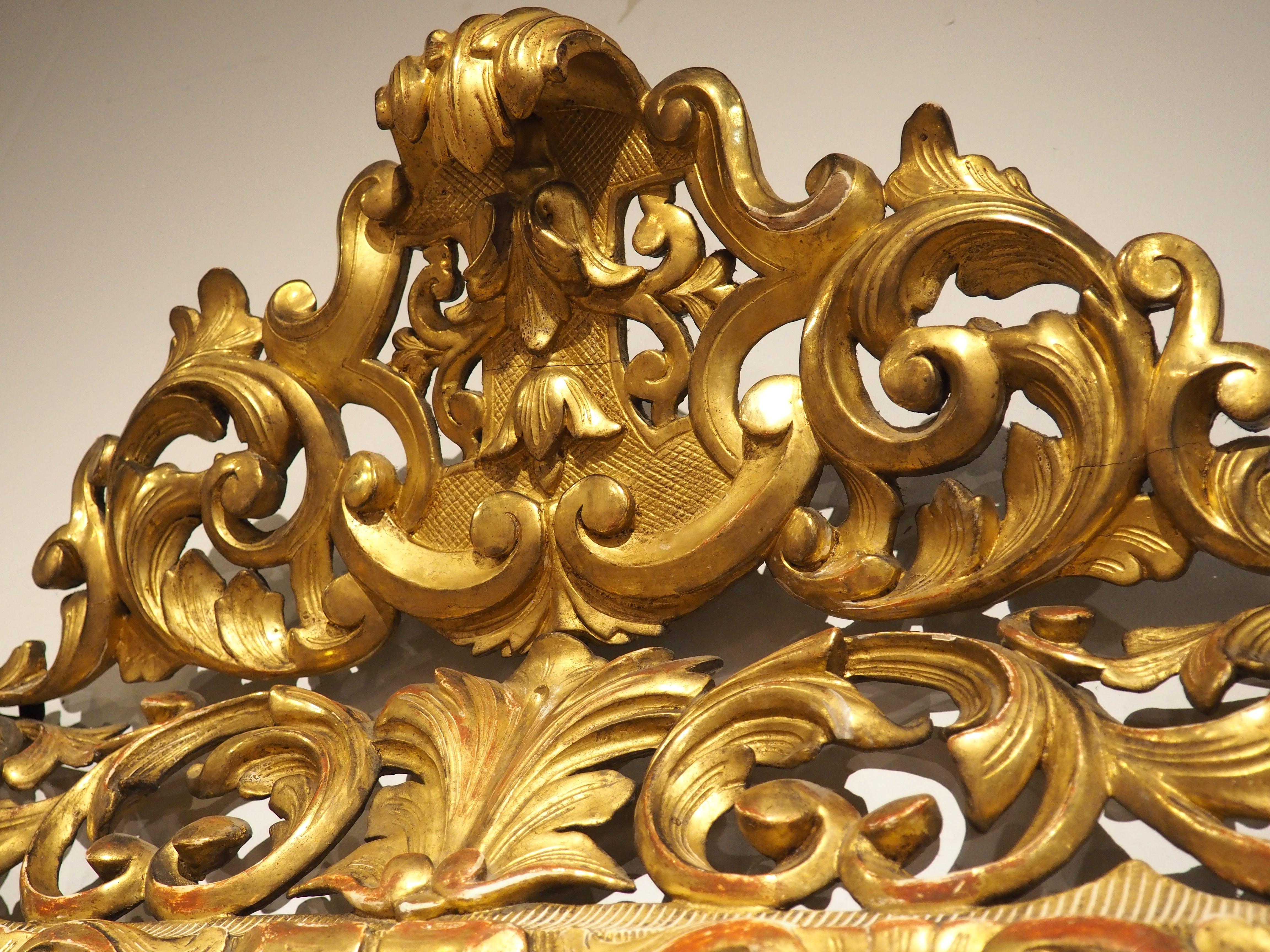 A Fine Late 18th Century Italian Florentine Carved and Gilded Mirror For Sale 1