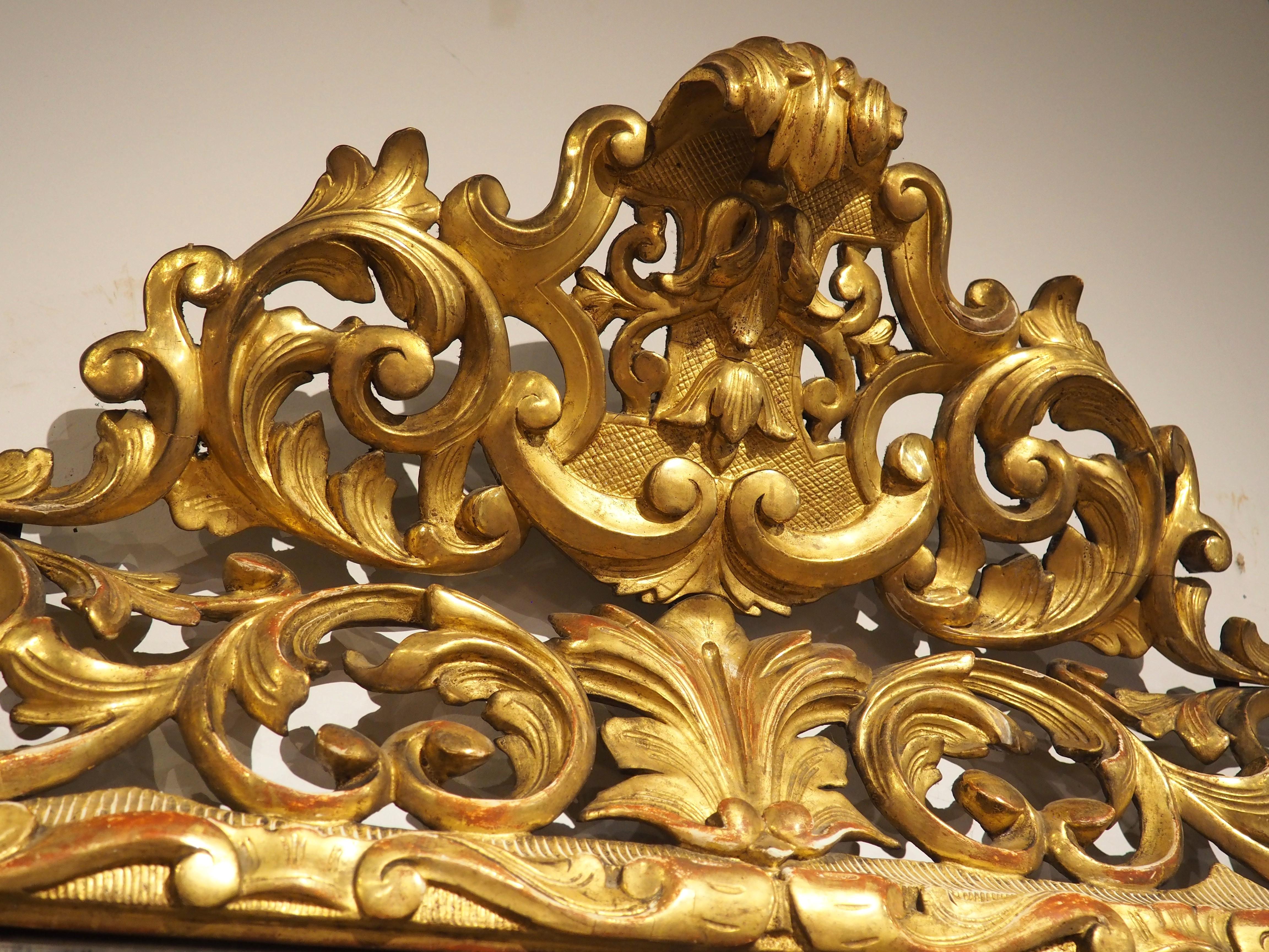 A Fine Late 18th Century Italian Florentine Carved and Gilded Mirror For Sale 2