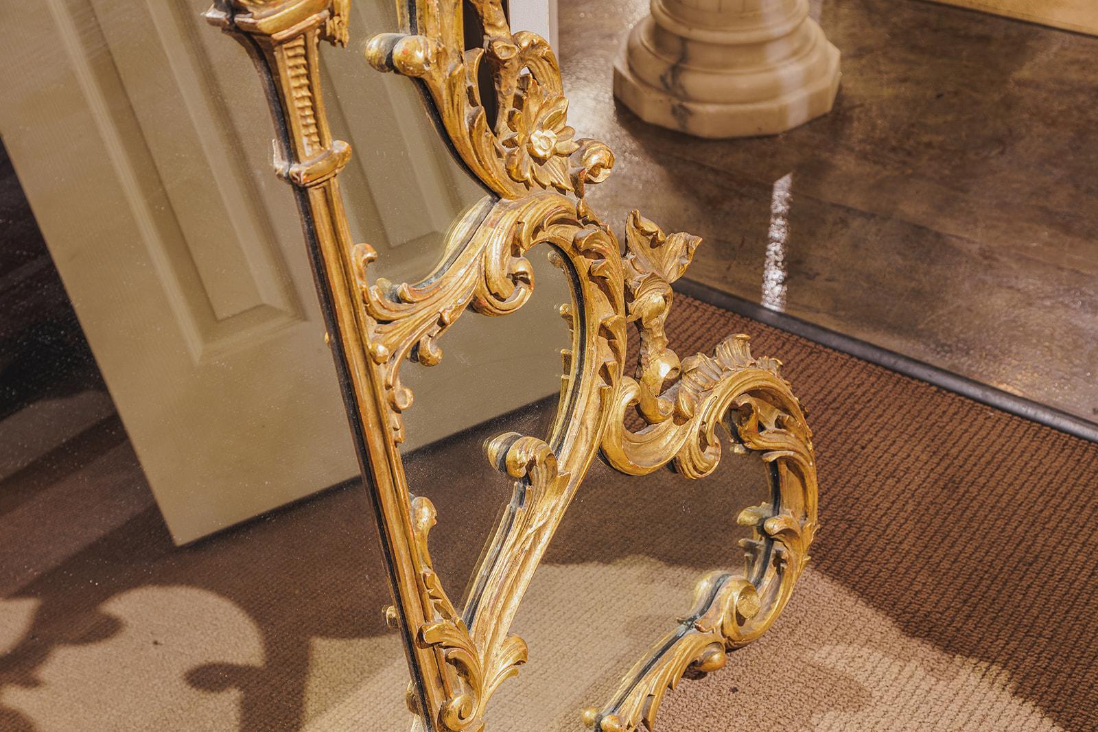 A fine late 19th c Chinese Chippendale gilt carved mirror. Ho Ho birds det In Good Condition For Sale In Dallas, TX