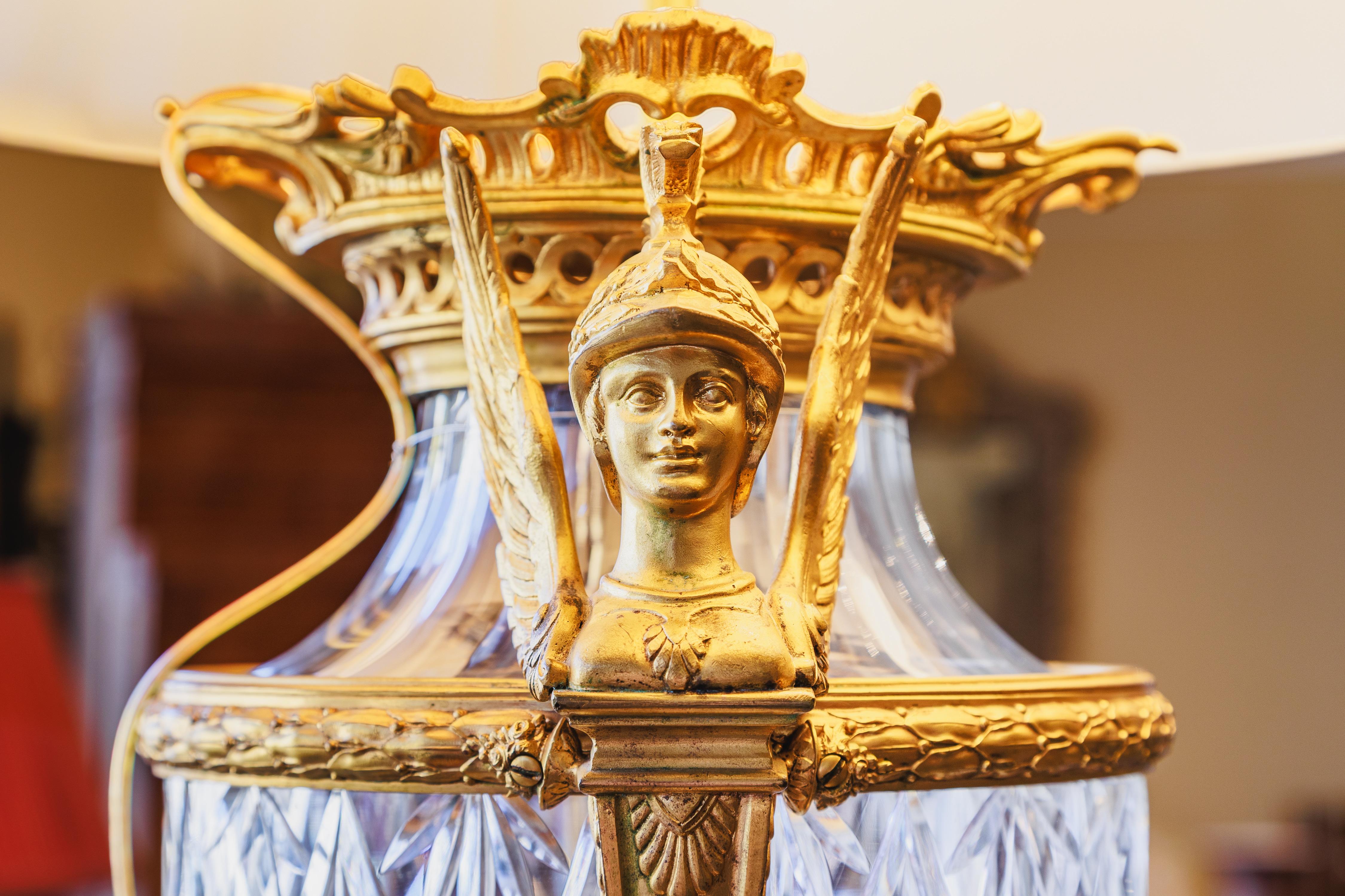 Lampe en cristal taillé de l'Empire français de la fin du XIXe siècle, avec des montures en bronze doré. Bon état - En vente à Dallas, TX
